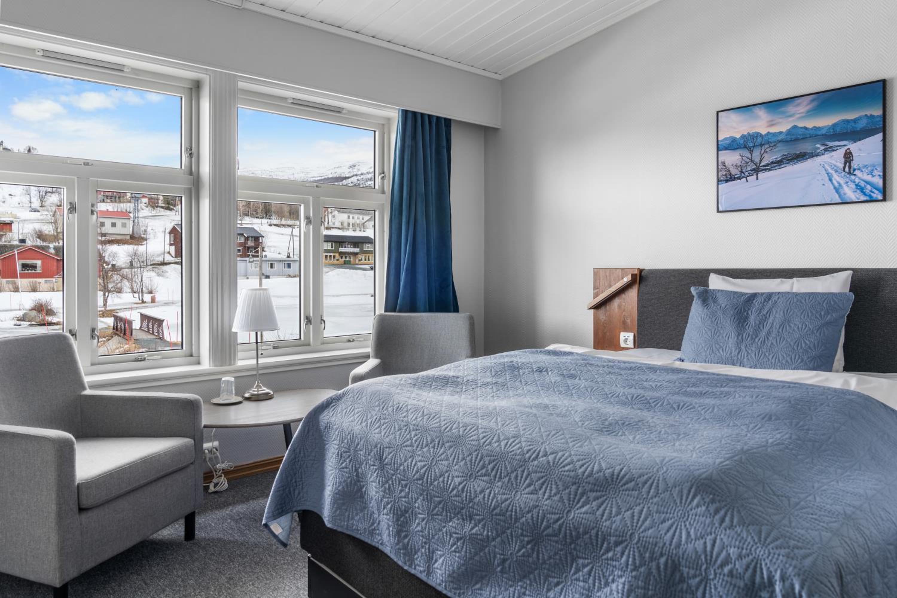 Standard Double Room with Mountain View photo 2