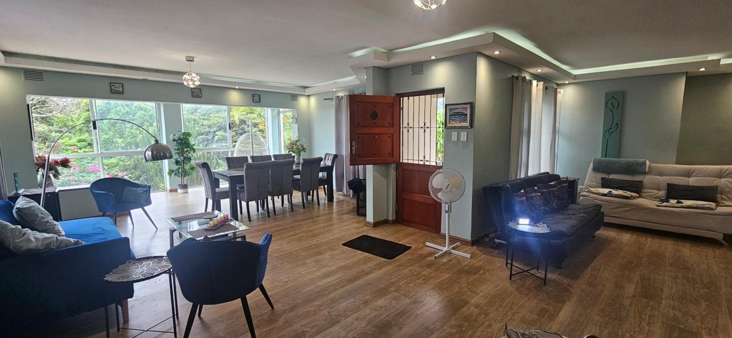 Five-Bedroom House photo 1
