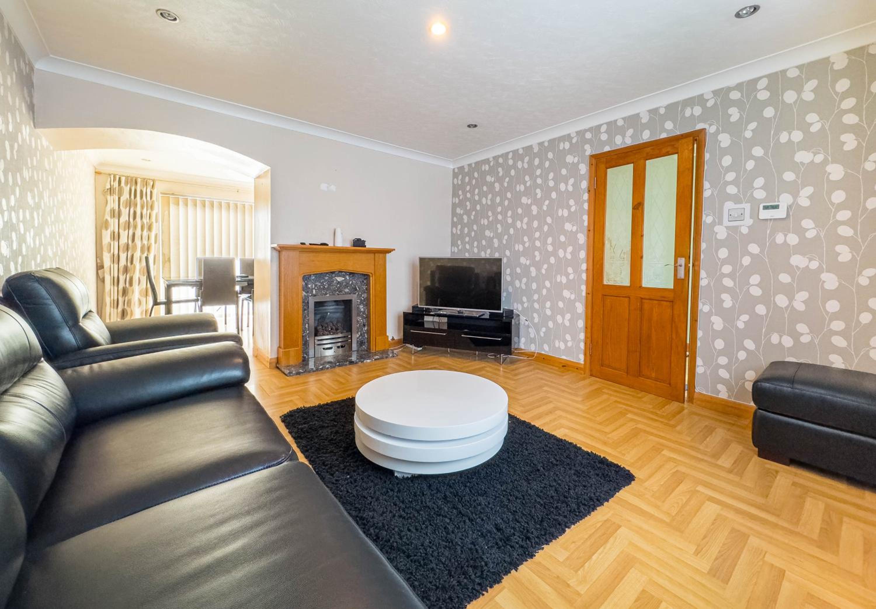 Three-Bedroom House photo 2