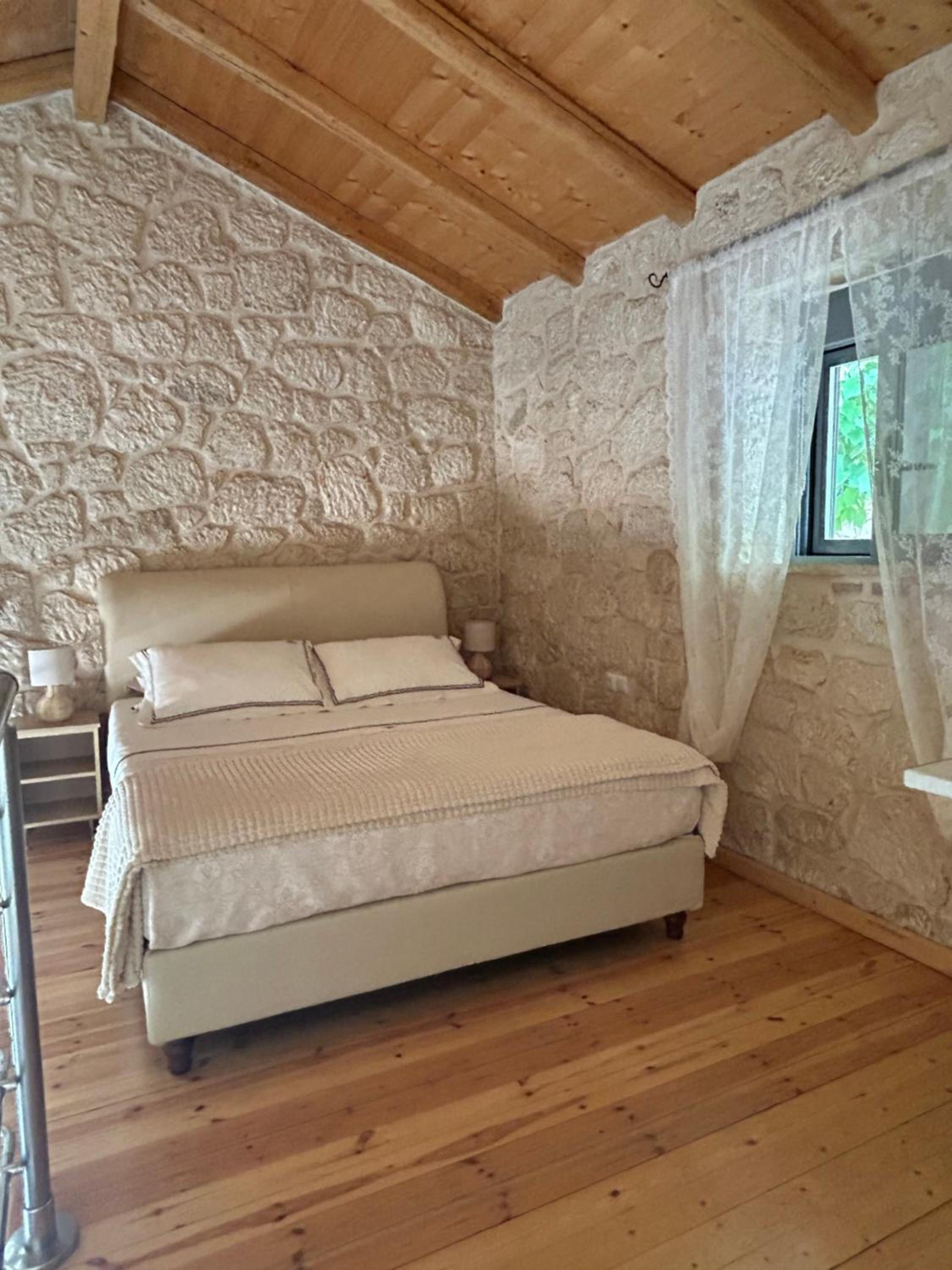 One-Bedroom House photo 1