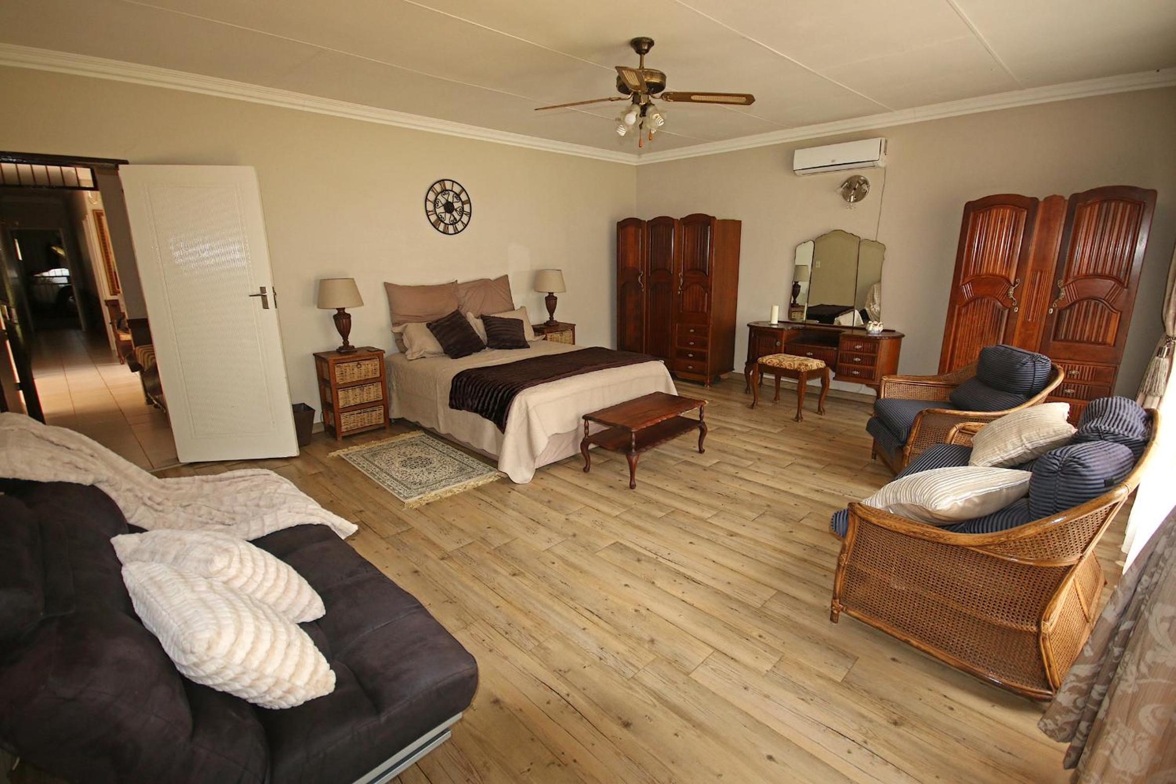 Double Room with Private Bathroom photo 3
