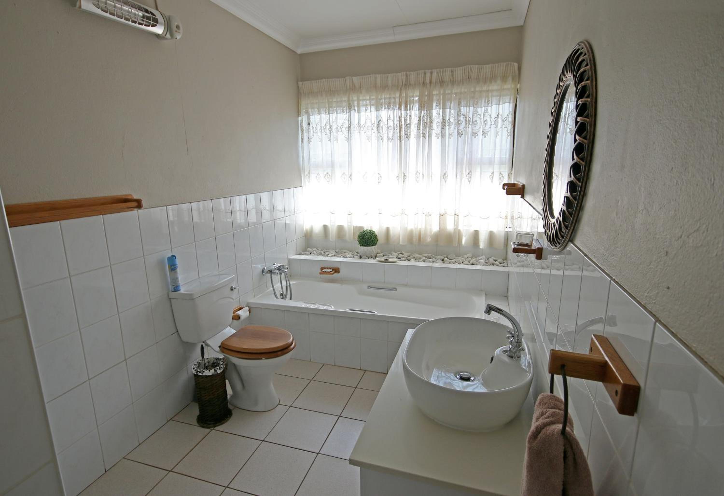 Double Room with Private Bathroom photo 2