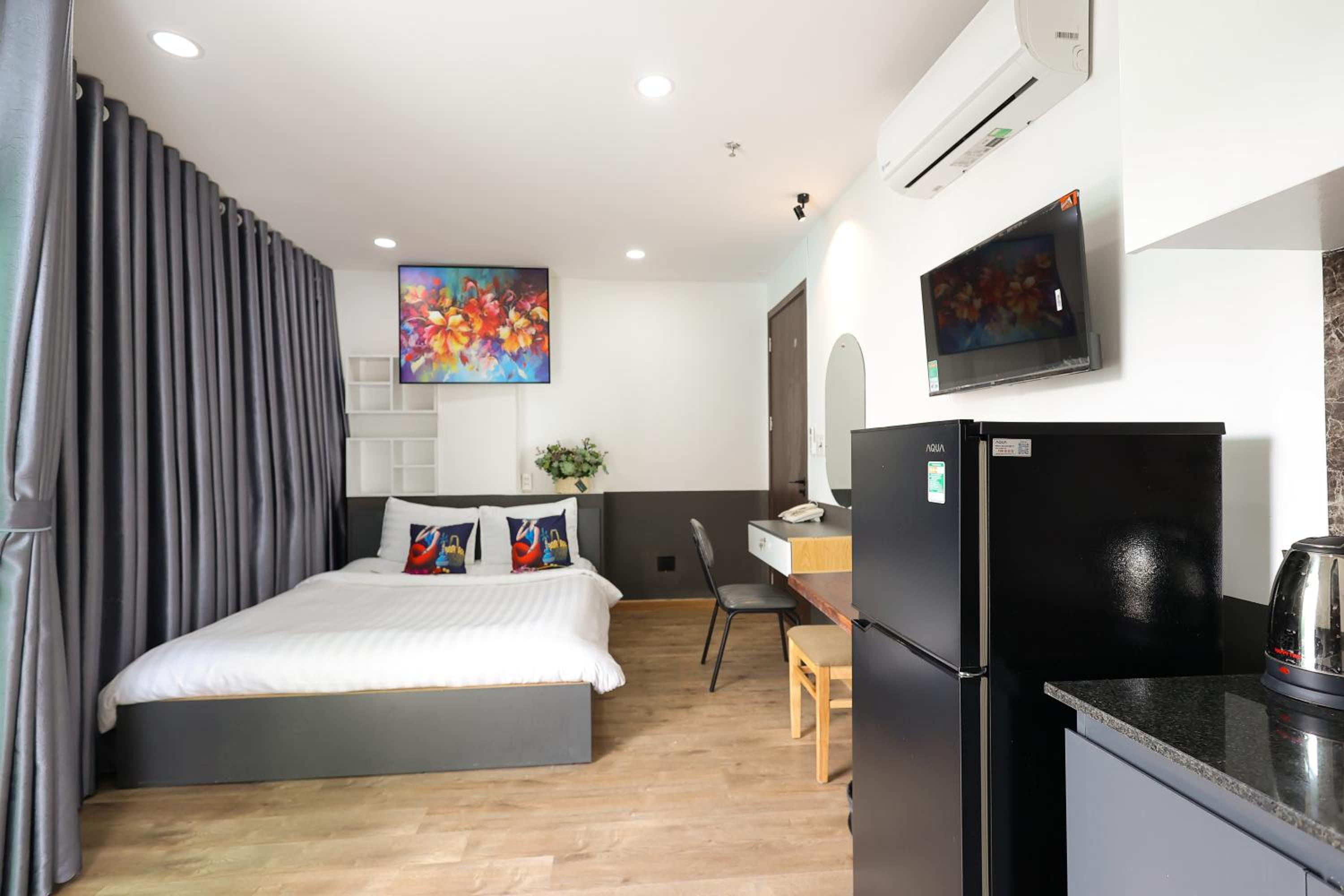 Deluxe Queen Room