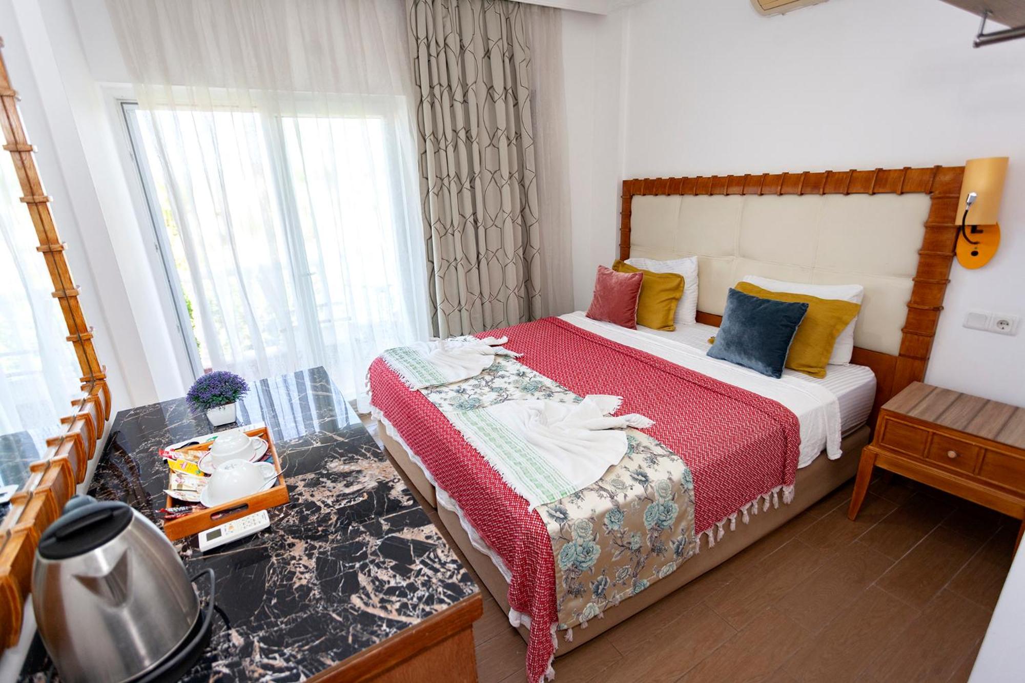 Standard King Room photo 1