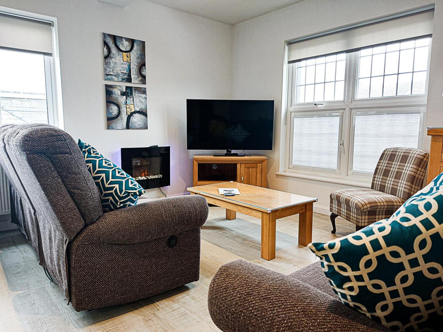 Three-Bedroom Apartment with Balcony and Terrace photo 1