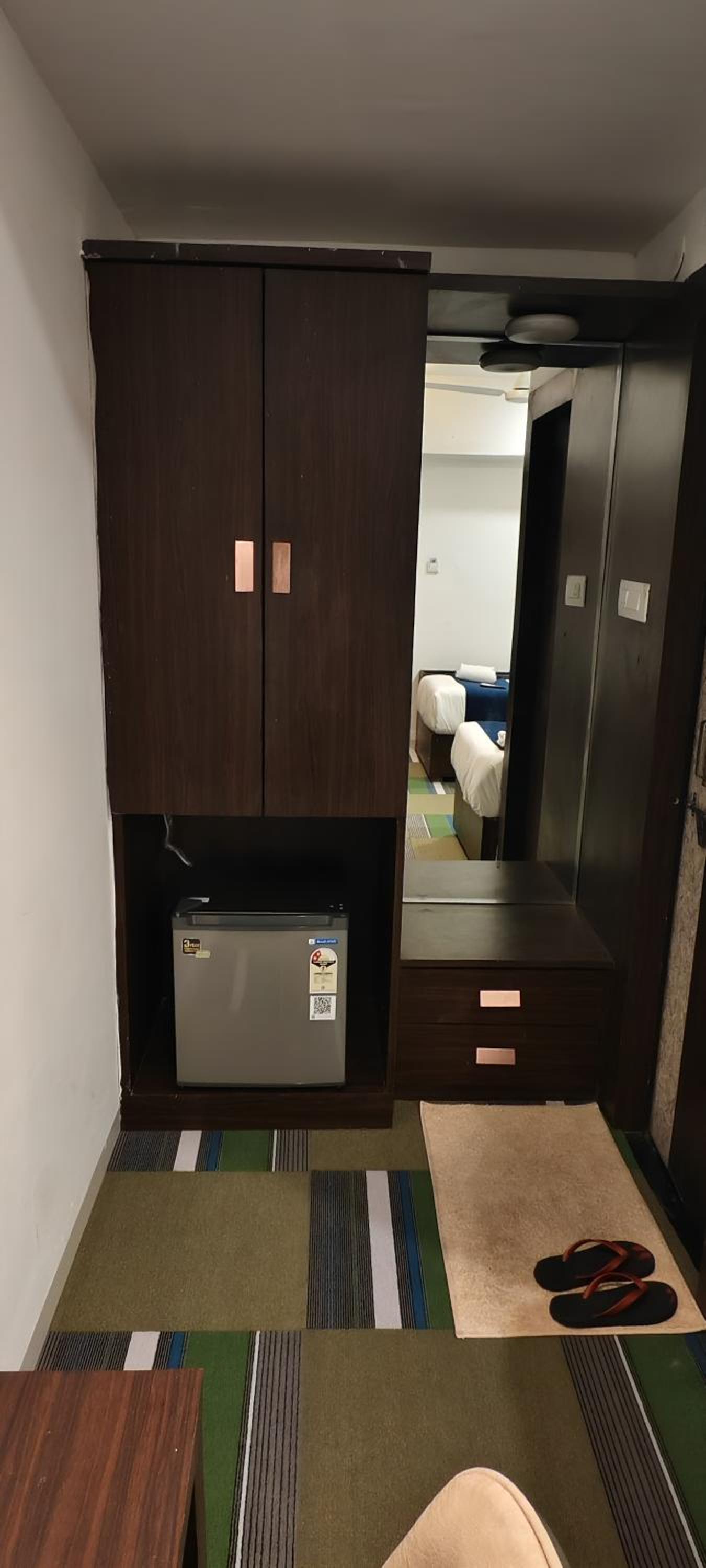 Premium Room Twin Bed - Photo 4