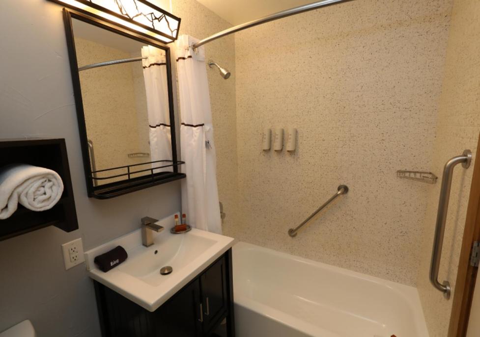 Lodge King Room - Photo 2