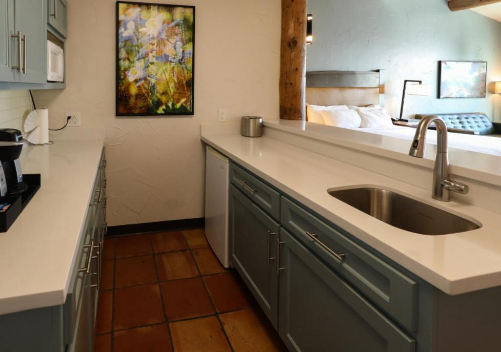 King Suite with Mountain View - Photo 5