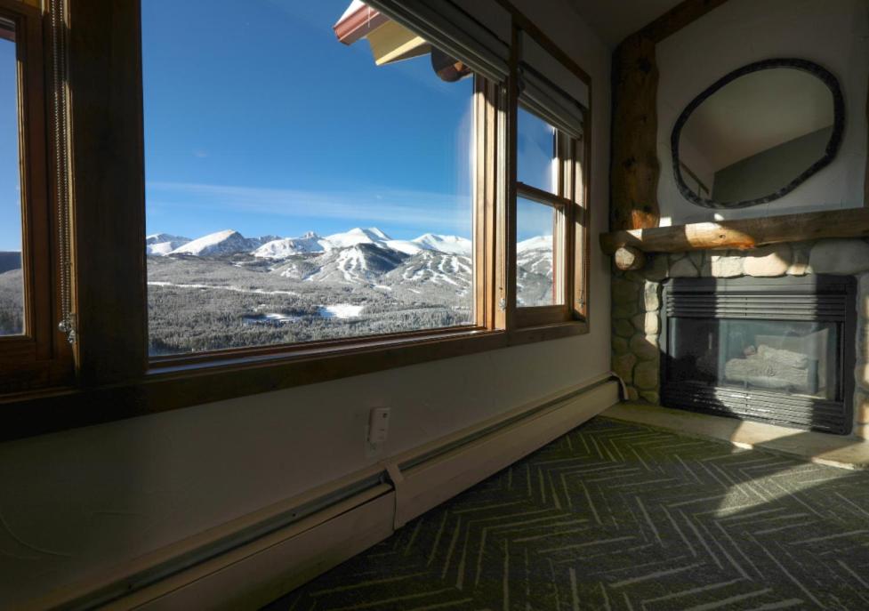 King Suite with Mountain View - Photo 4