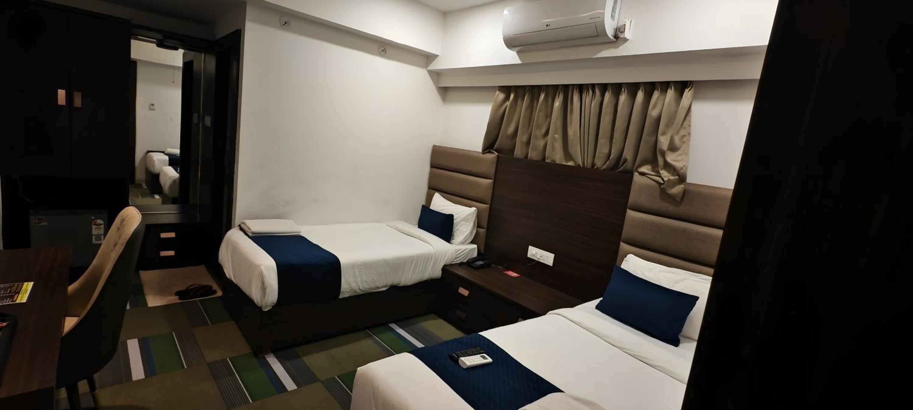 Premium Room Twin Bed - Photo 5