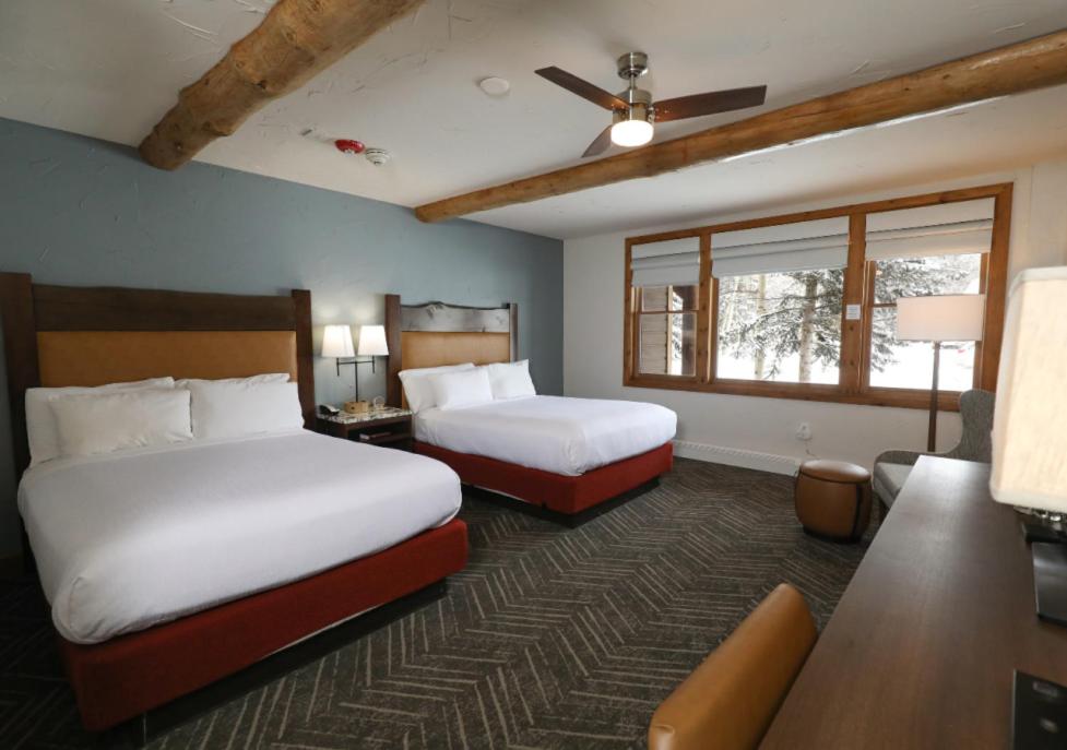 Lodge Queen Room with Two Queen Beds - Photo 5
