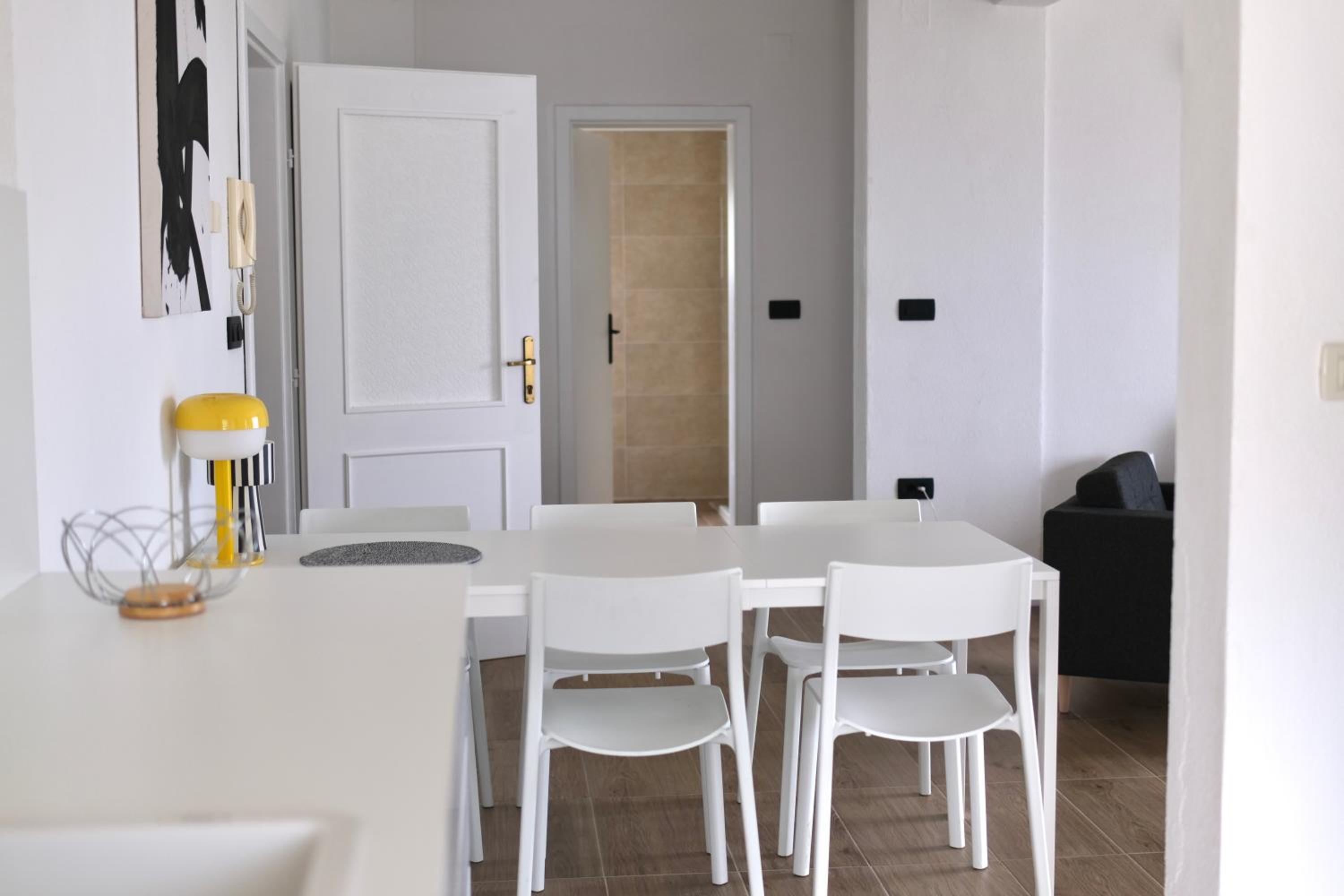 Apartment with Sea View - Photo 8
