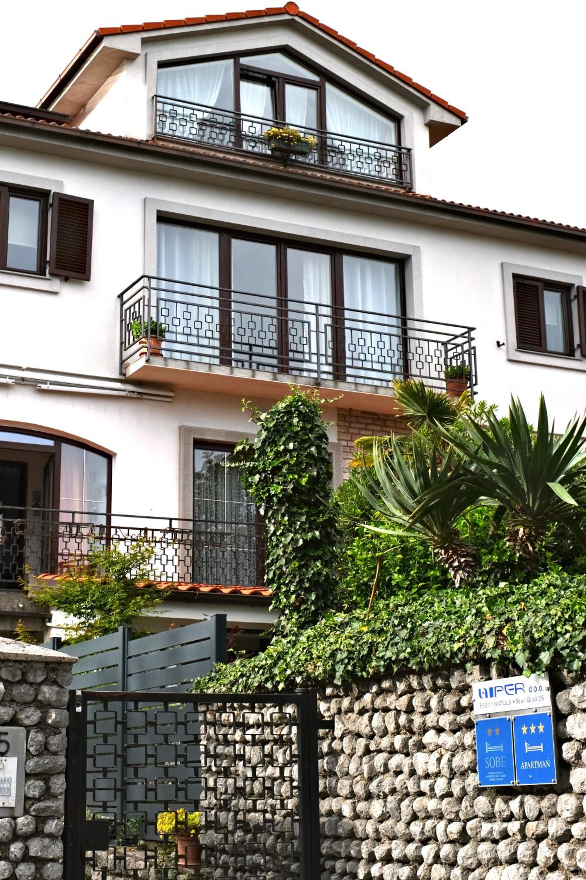 Apartment with Sea View - Photo 9