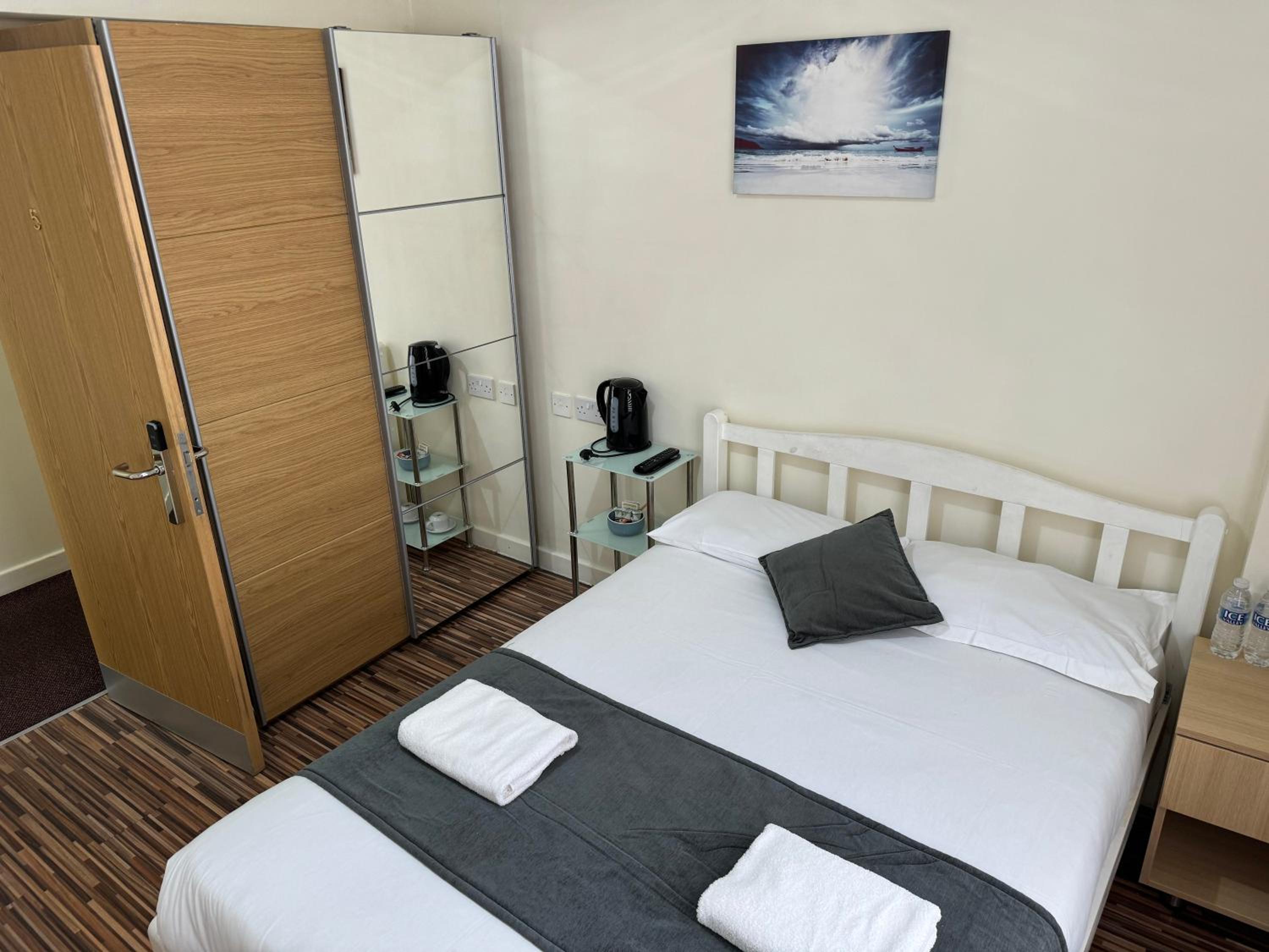 Standard Double Room with Shared Bathroom photo 1