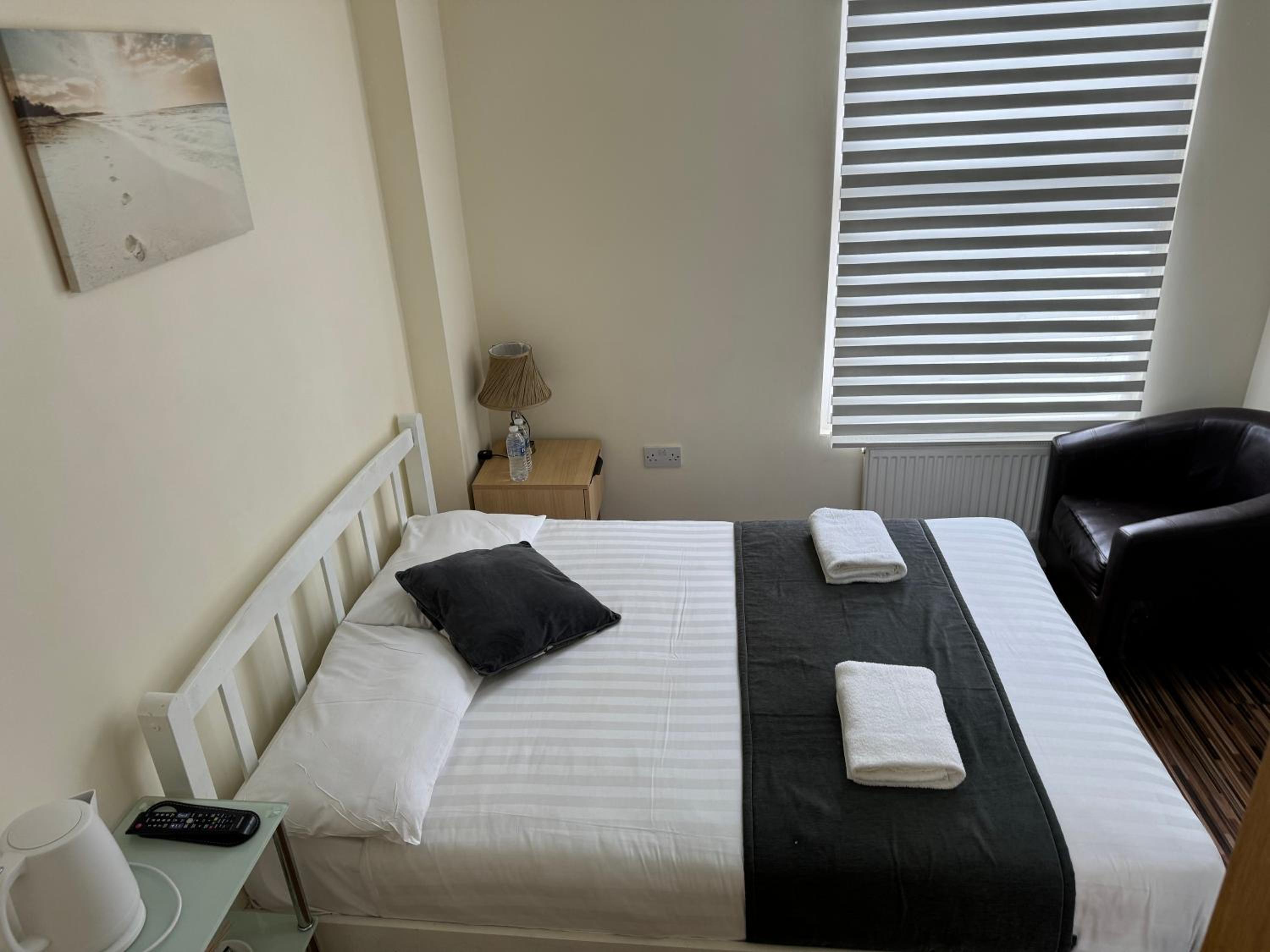 Standard Double Room with Shared Bathroom photo 3