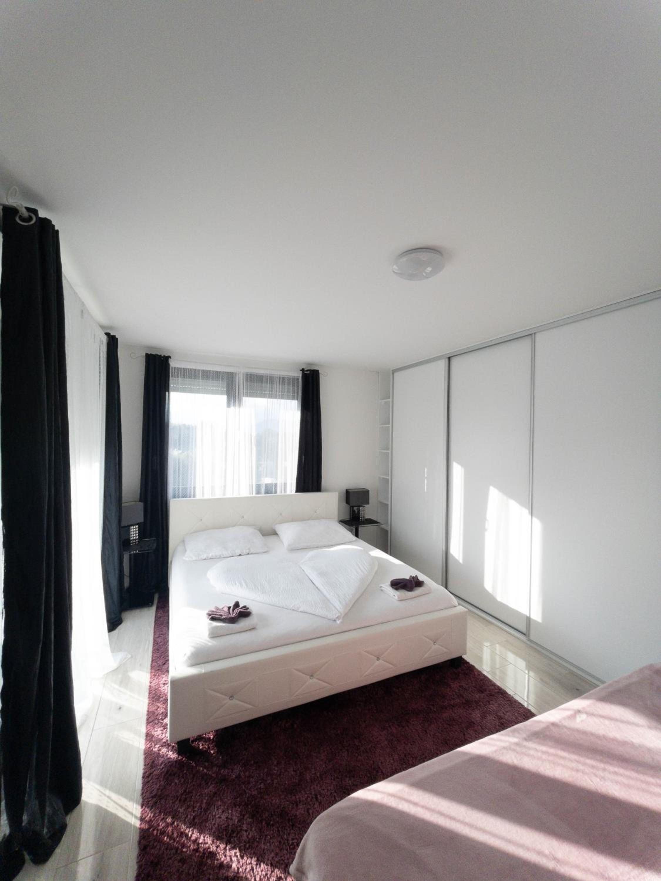 One-Bedroom Apartment - Photo 8