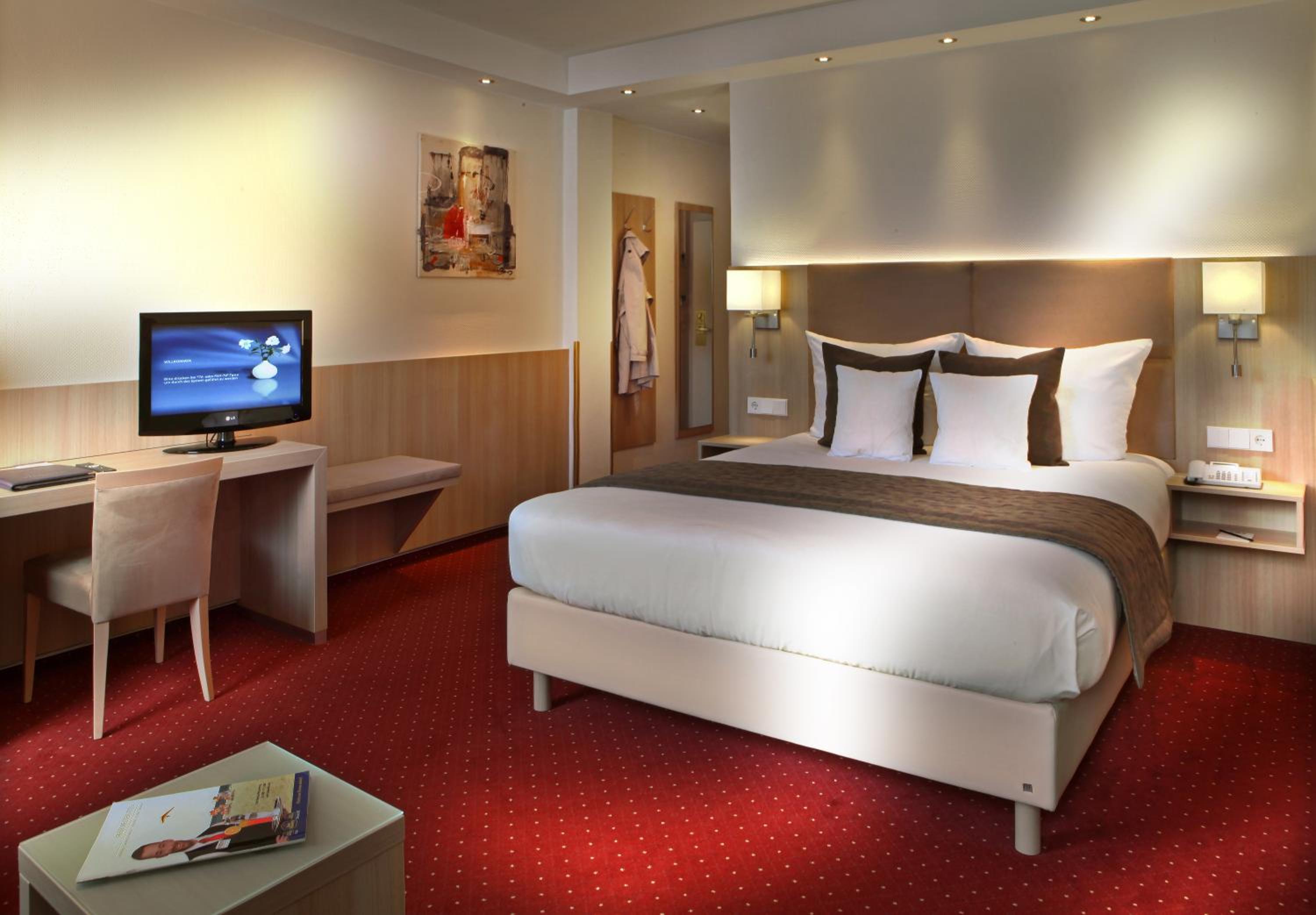 Large Comfort Double Room - Photo 2