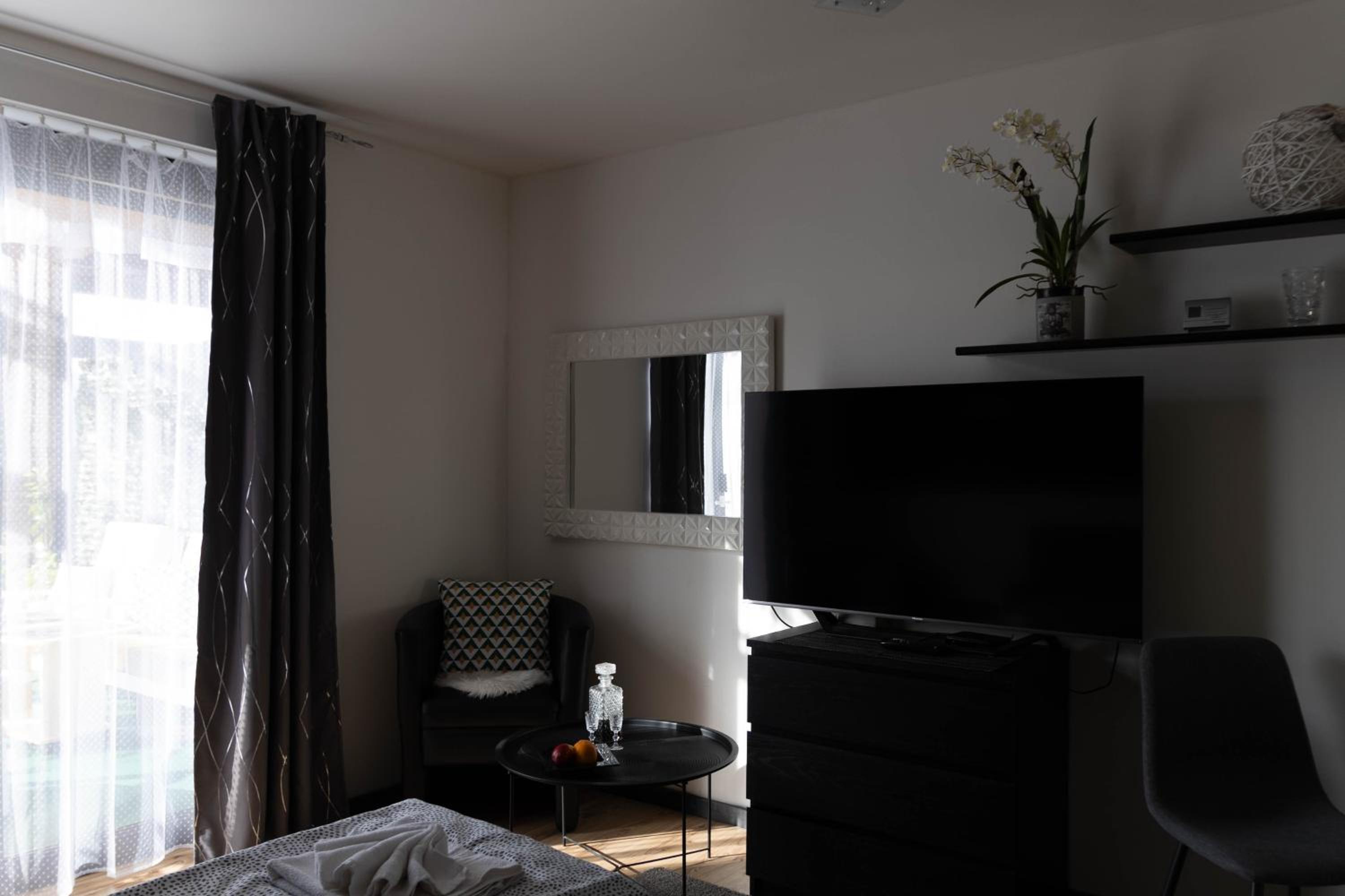 Deluxe Double Room (2 Adults + 1 Child) - Photo 8