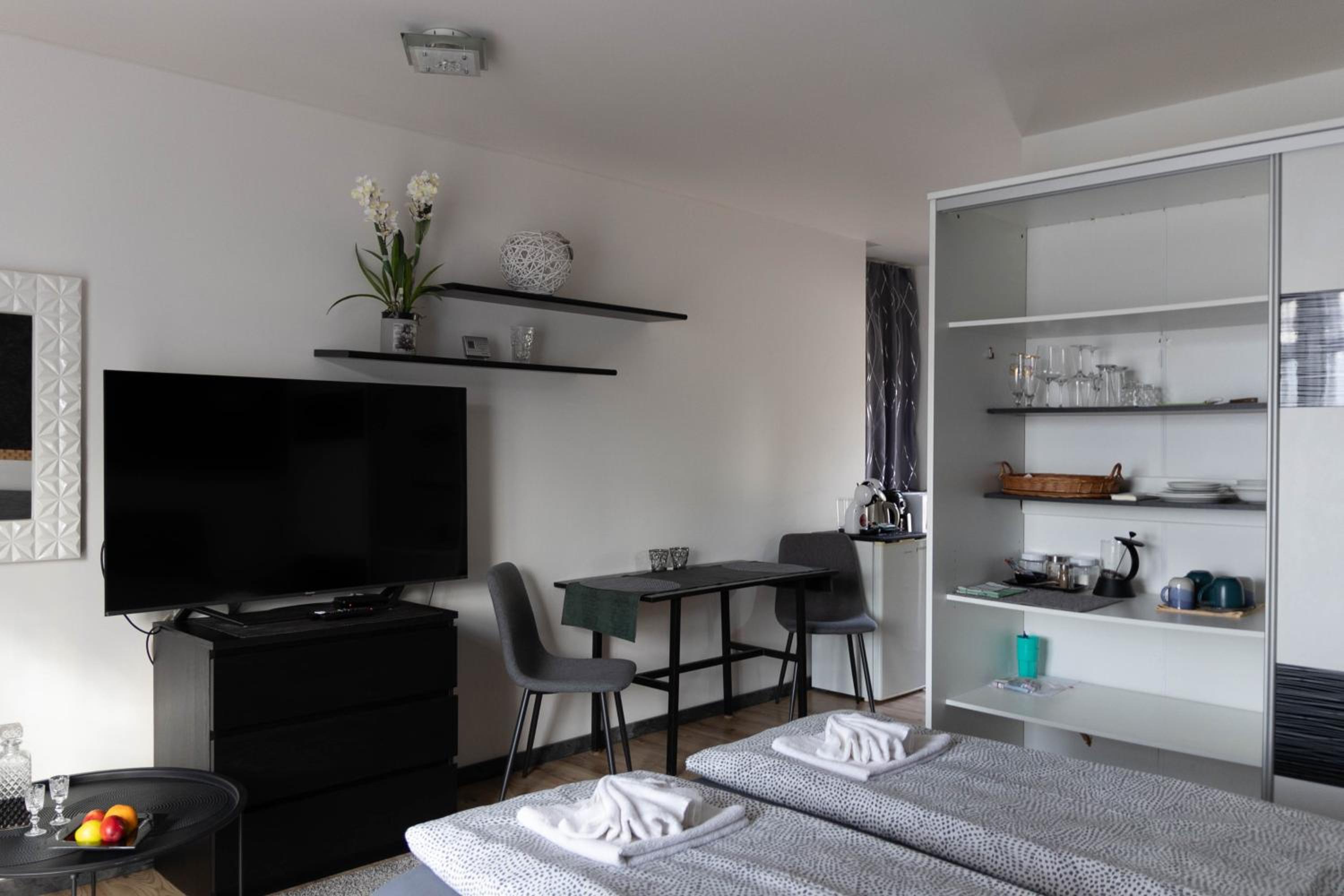 Deluxe Double Room (2 Adults + 1 Child) - Photo 10