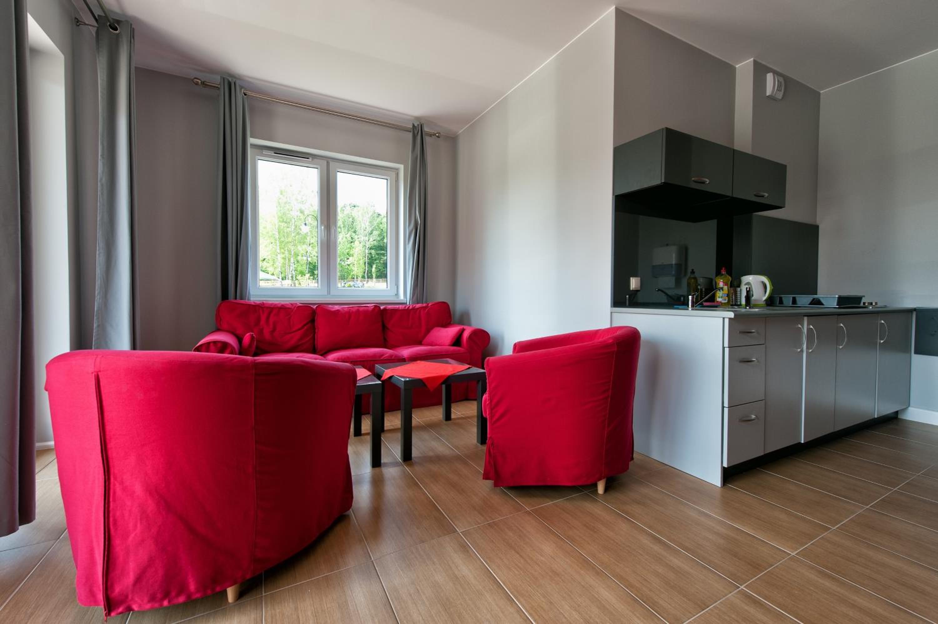 Eight-Bedroom House photo 2