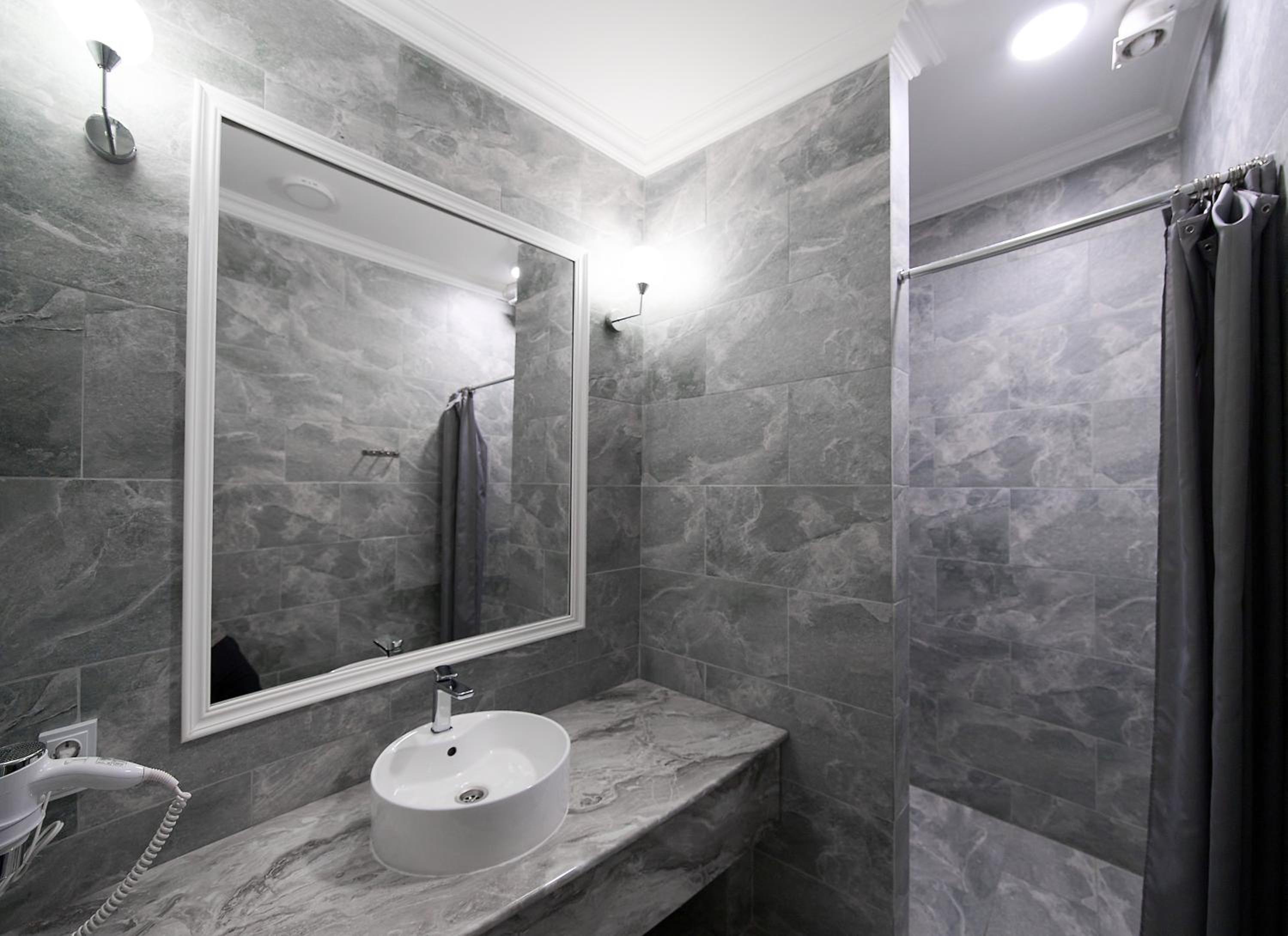 Twin Room with Private Bathroom photo 3