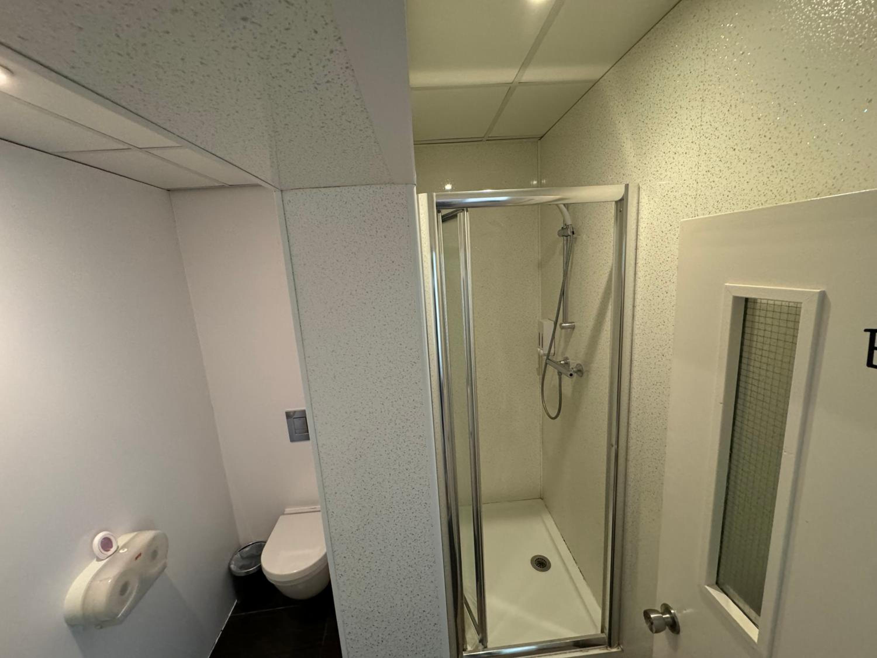 Standard Twin Room with Shared Bathroom photo 3