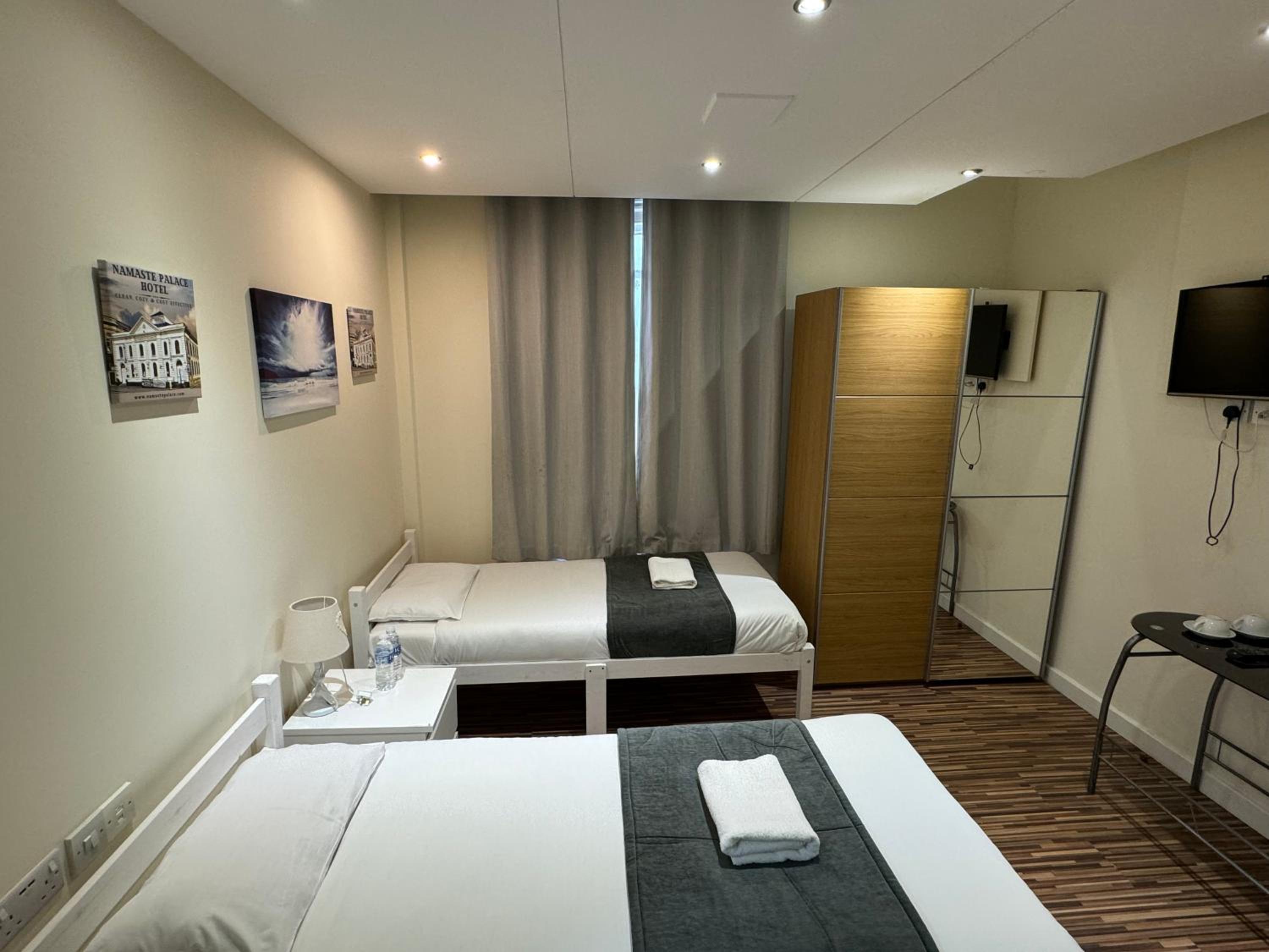 Standard Twin Room photo 2