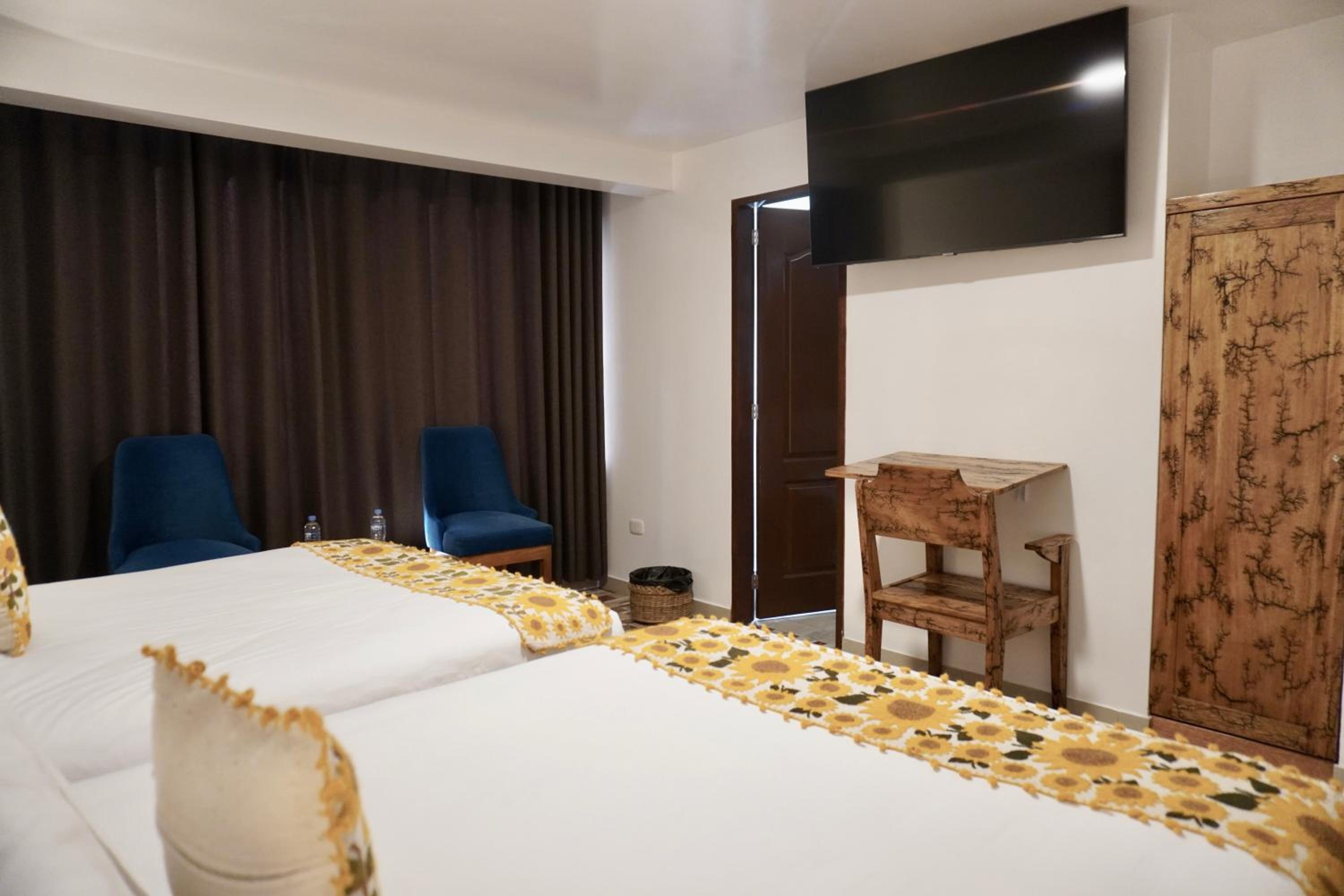 Superior Double Room with Two Double Beds - Photo 6