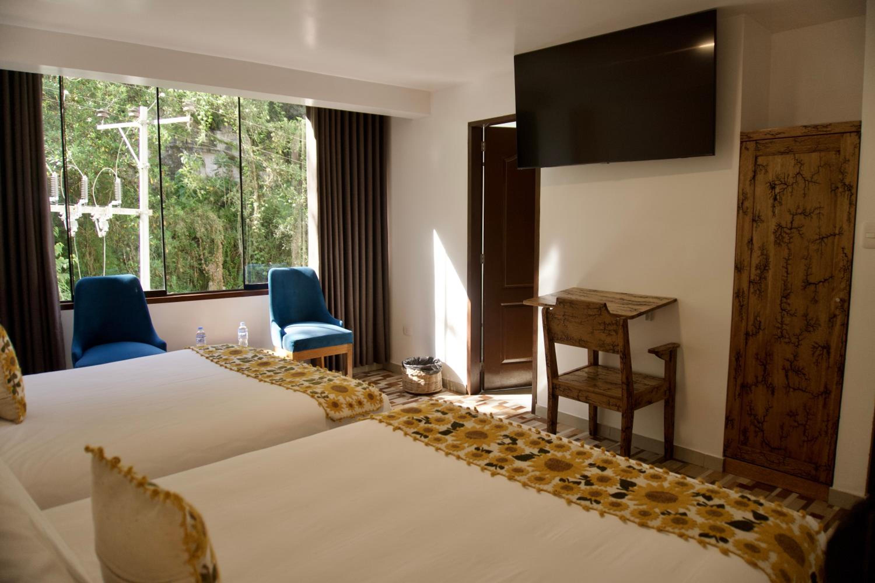 Superior Double Room with Two Double Beds - Photo 7