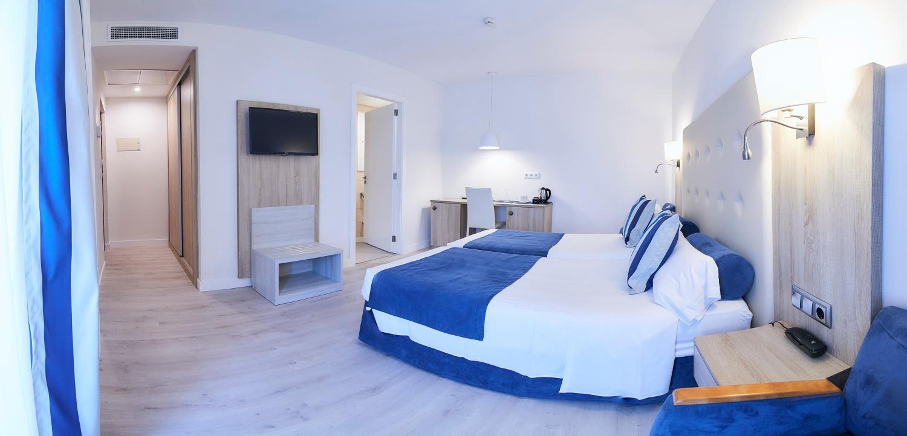 Budget Double Room without Balcony photo 3