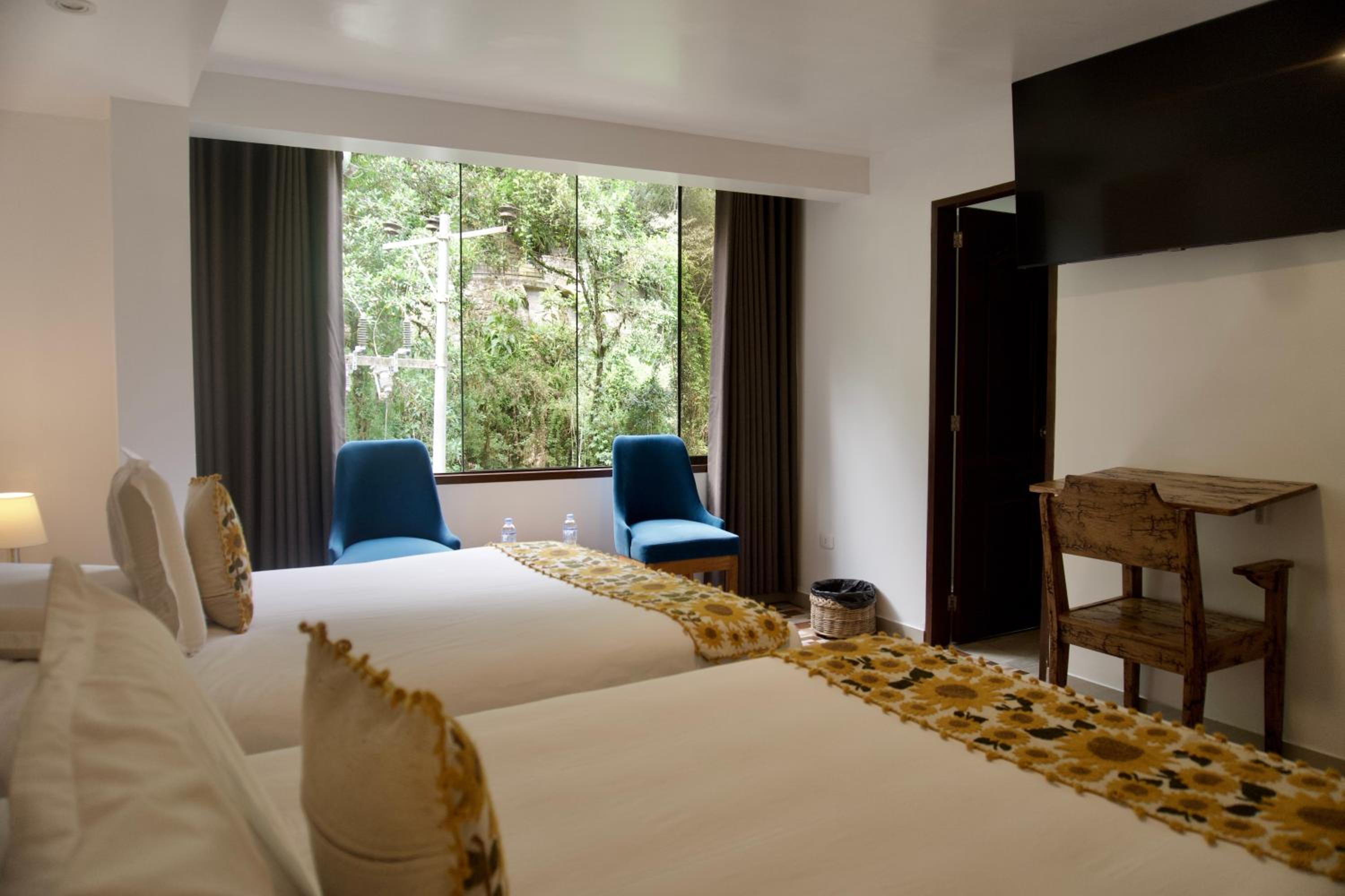 Superior Double Room with Two Double Beds - Photo 9