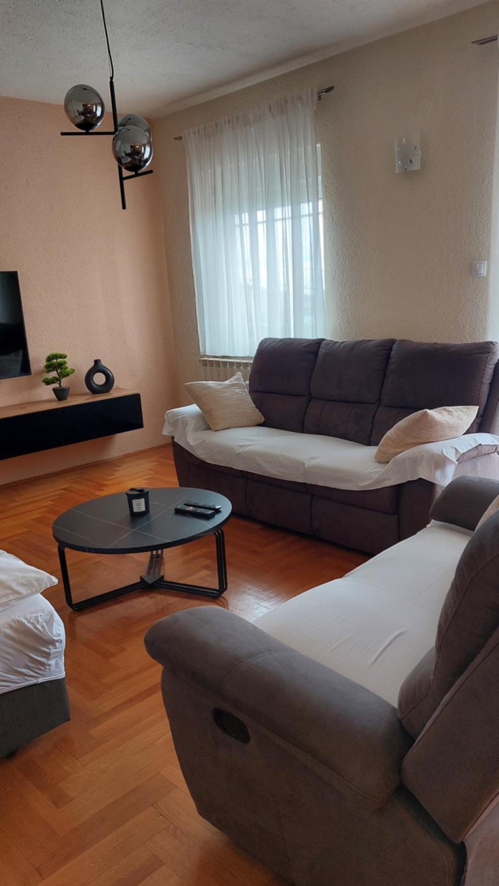 Apartment photo 2