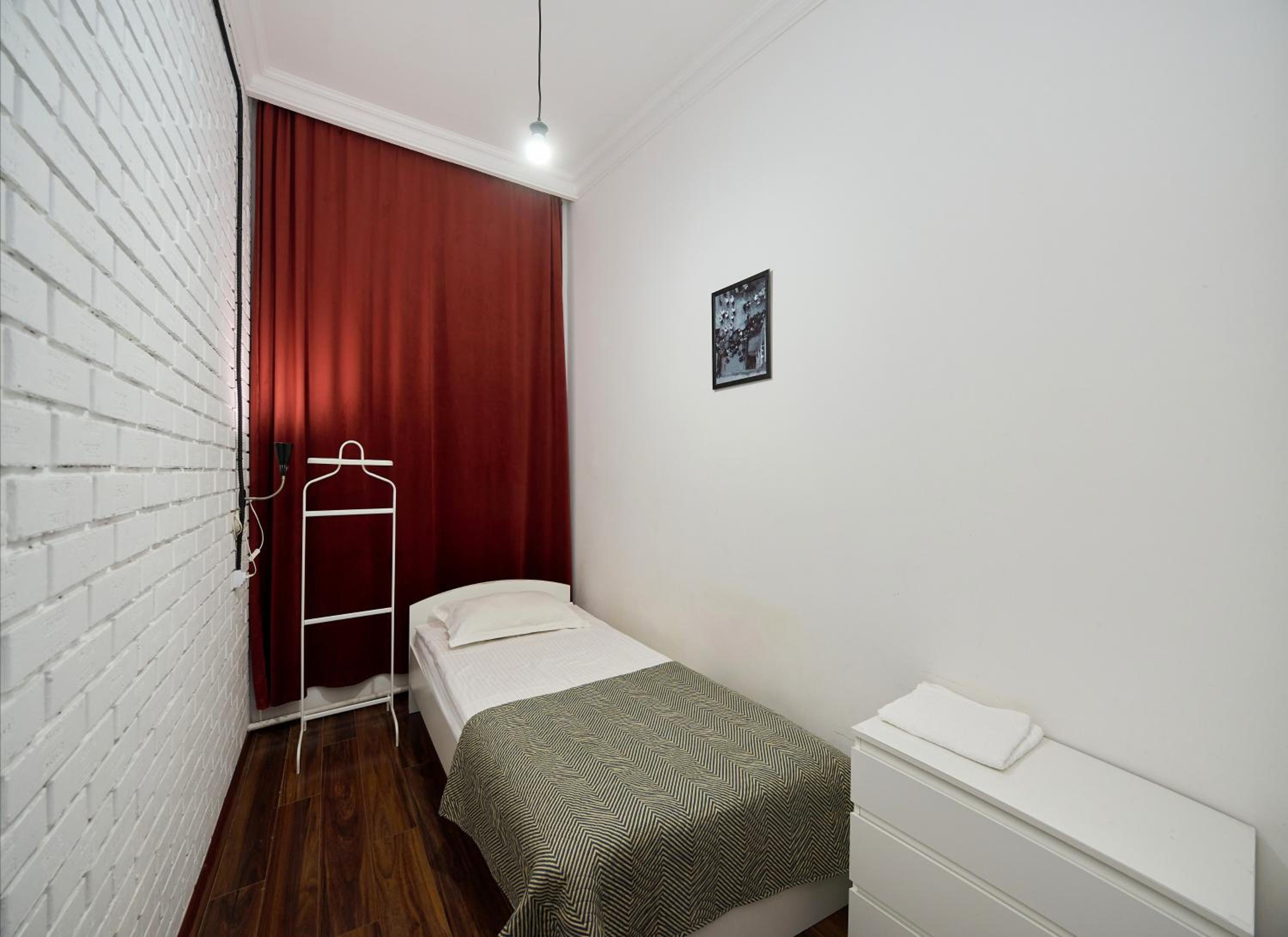 Budget Single Room without Window photo 2