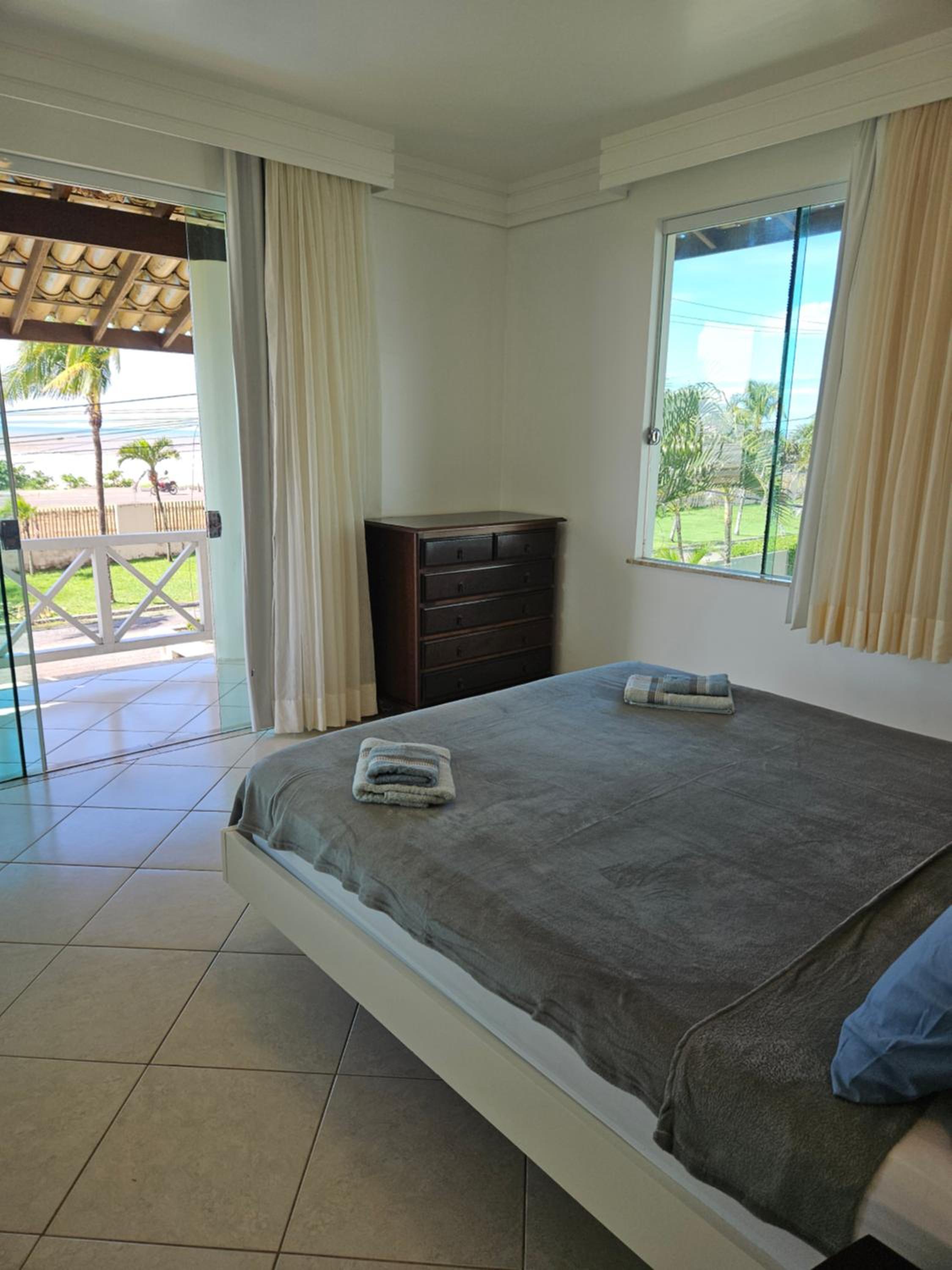 Three-Bedroom House photo 3