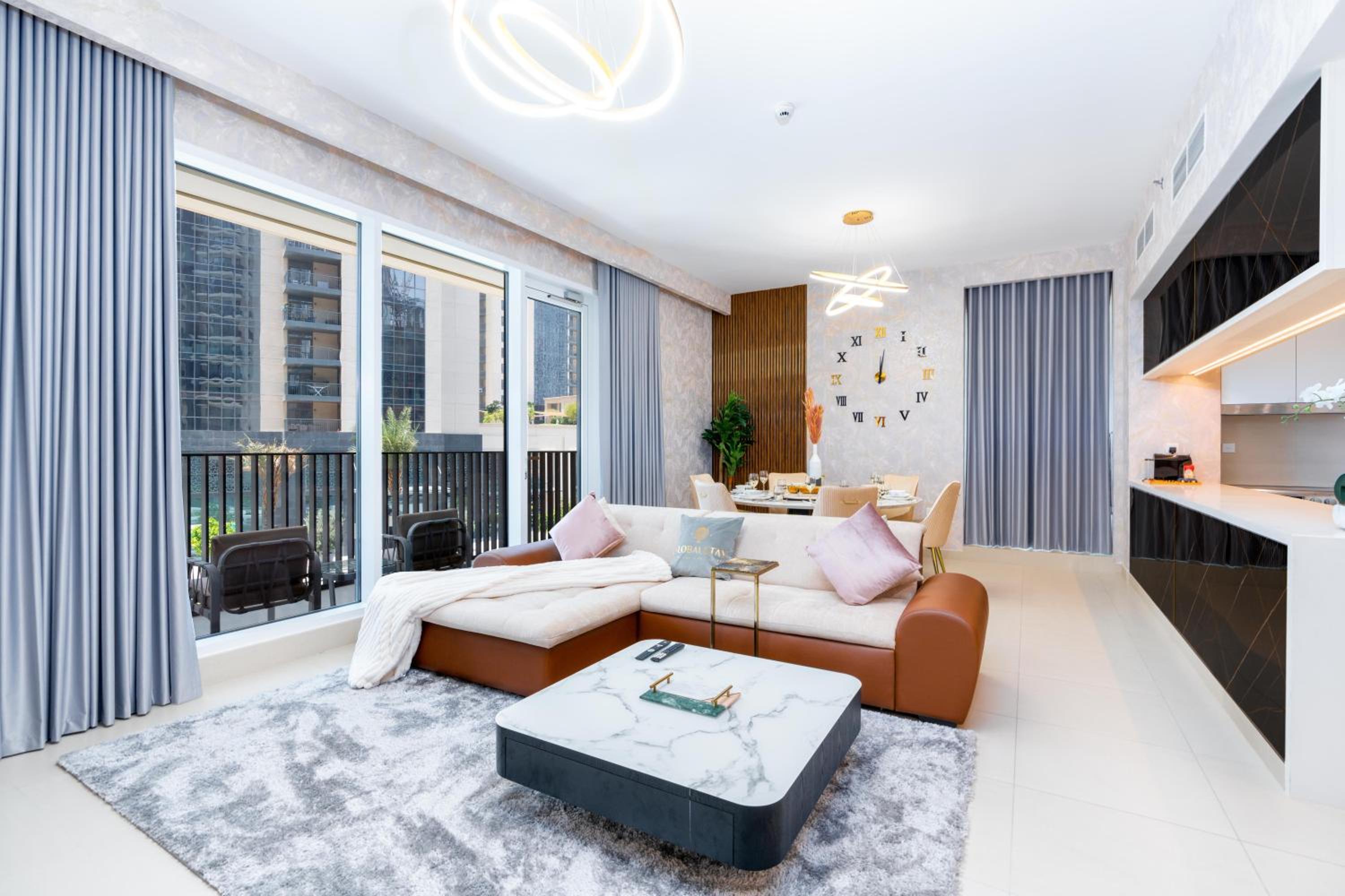 Three-Bedroom Premium Apartment with Balcony photo 1