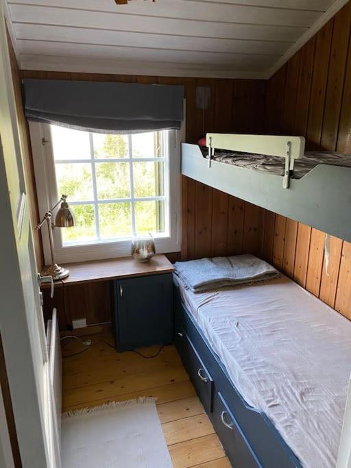 Six-Bedroom House photo 1