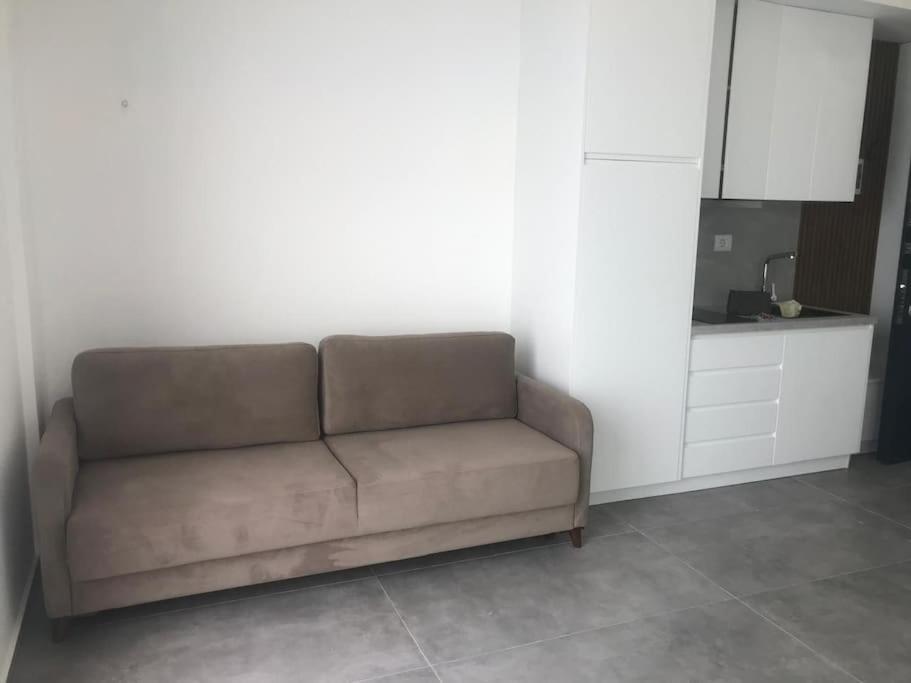 Studio Apartment With Balcony photo 3