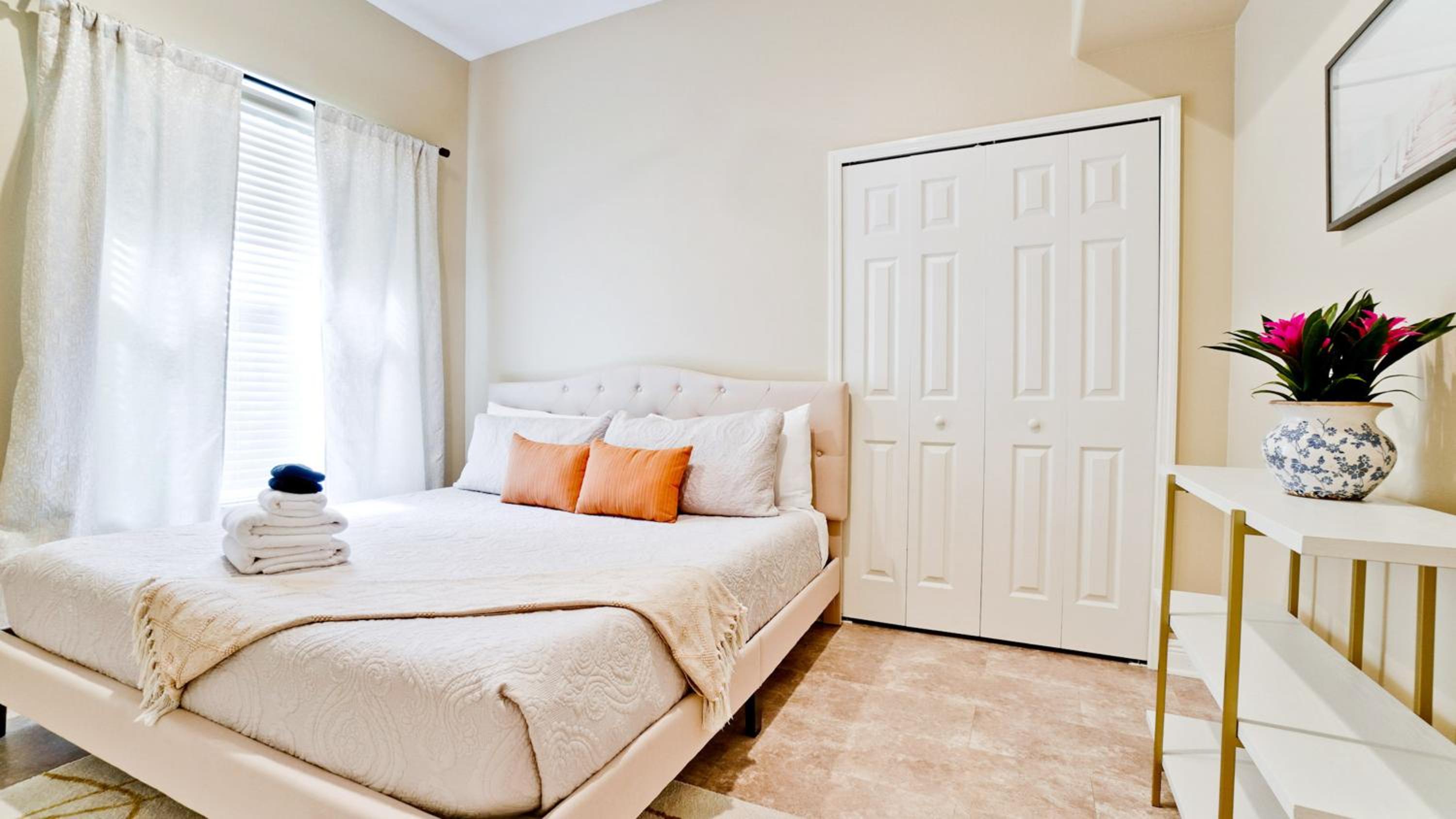 Four-Bedroom House photo 3