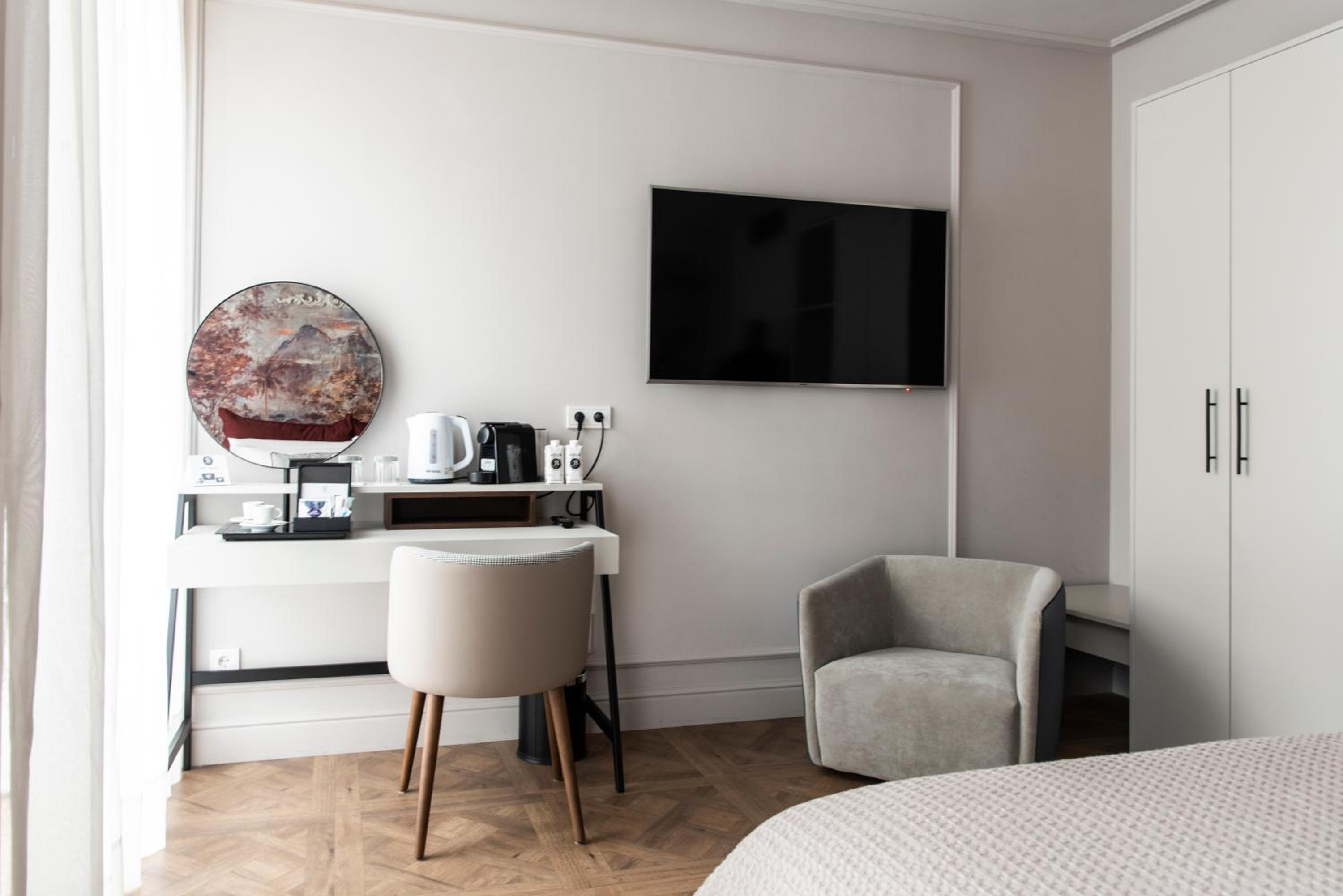 Double or Twin Room - Photo 6