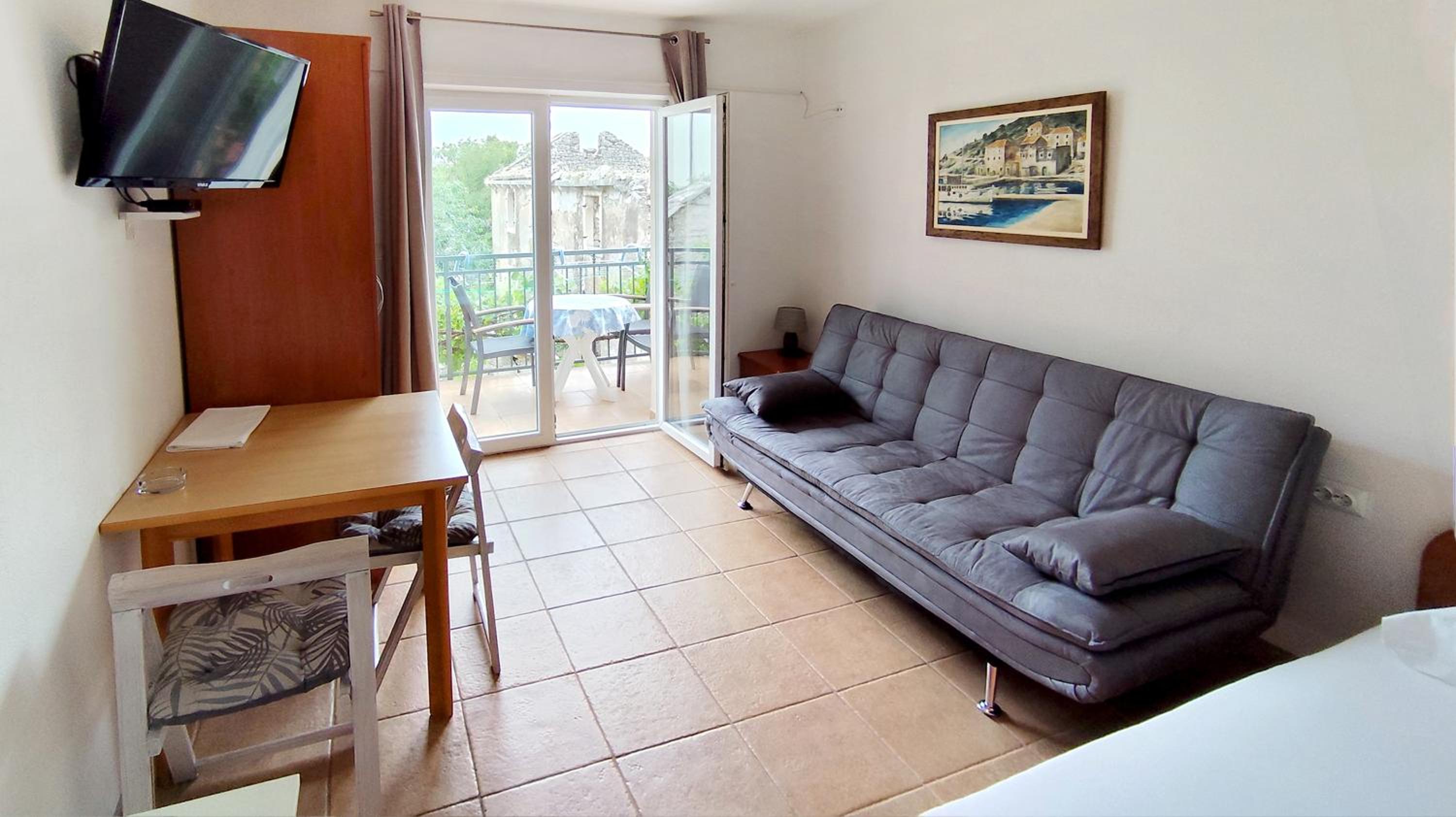 Studio Apartment