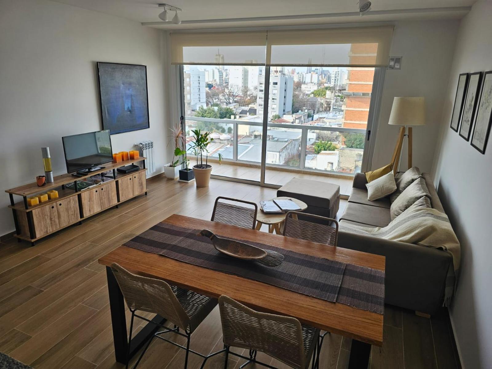 One-Bedroom Apartment photo 1