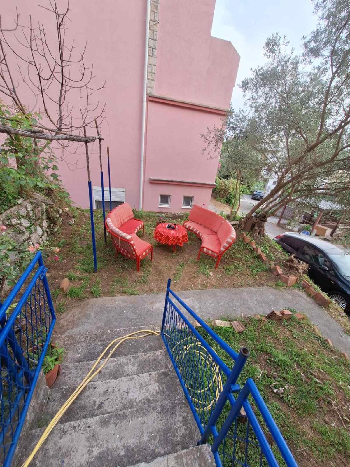 Deluxe One-Bedroom Apartment with Garden View photo 1