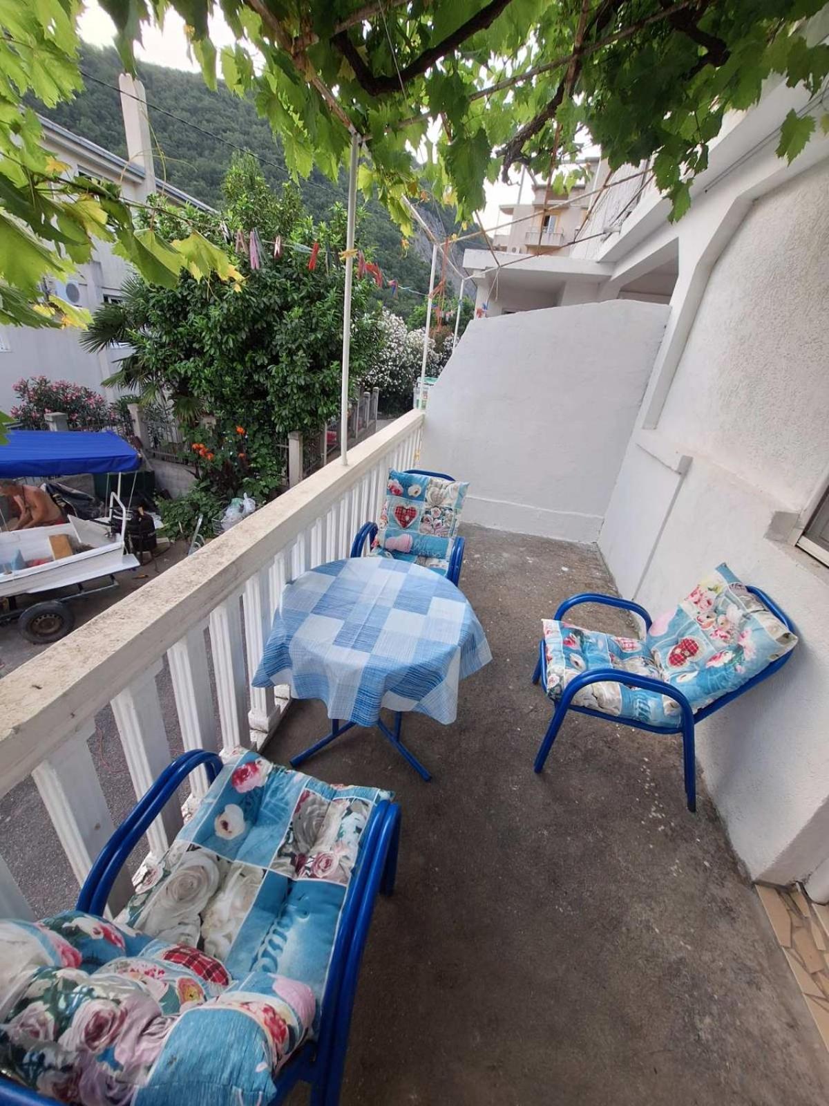 Deluxe One-Bedroom Apartment with Garden View photo 2