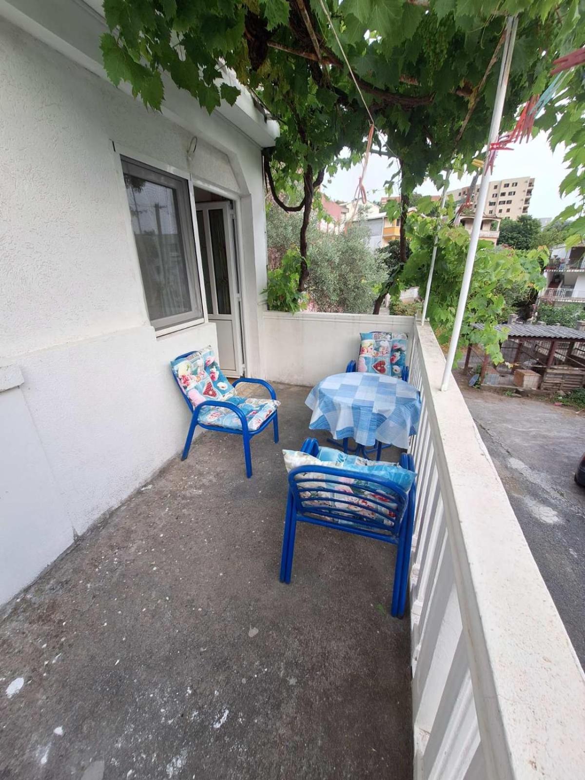 Deluxe One-Bedroom Apartment with Garden View photo 3