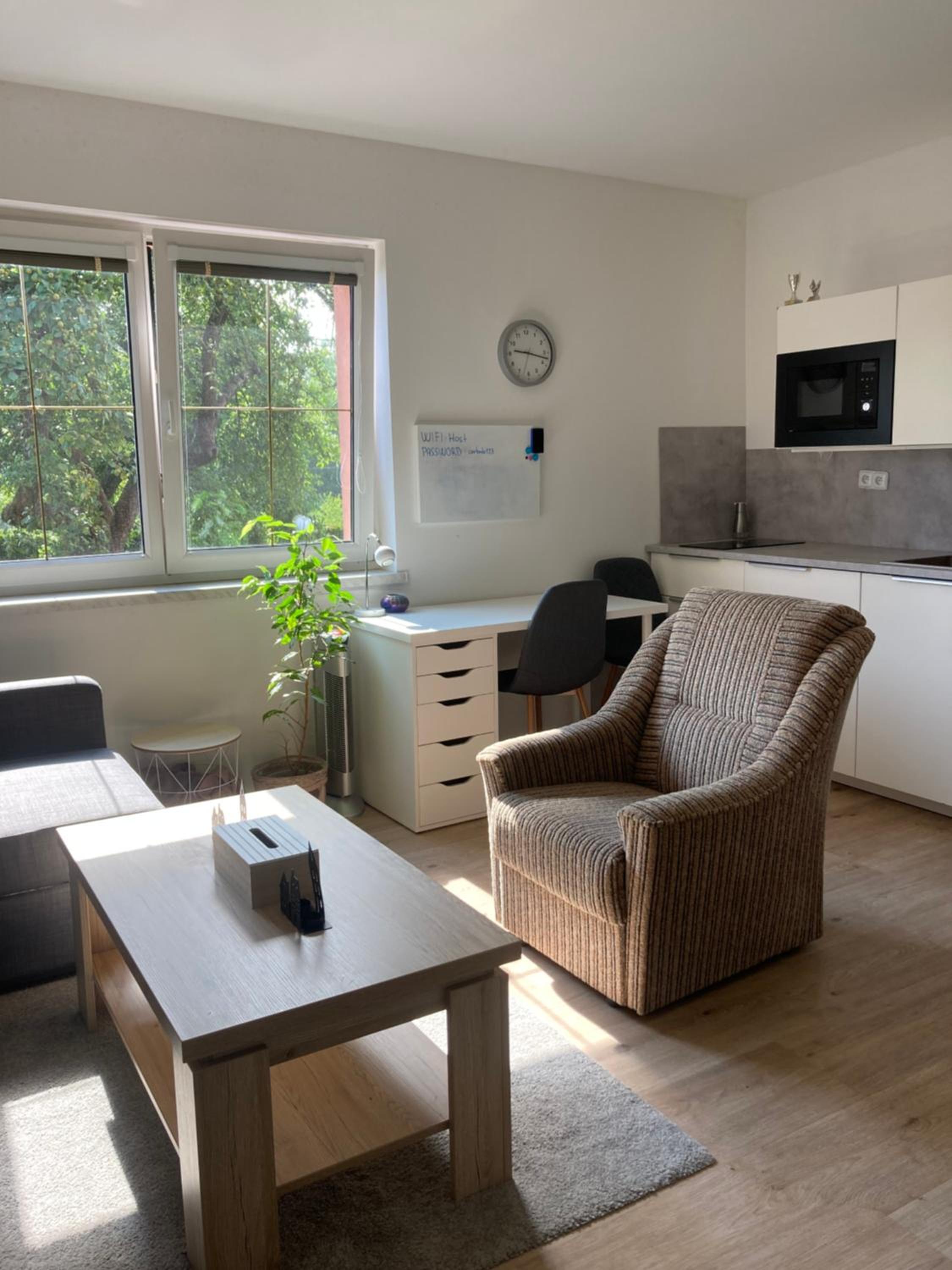 One-Bedroom Apartment photo 1