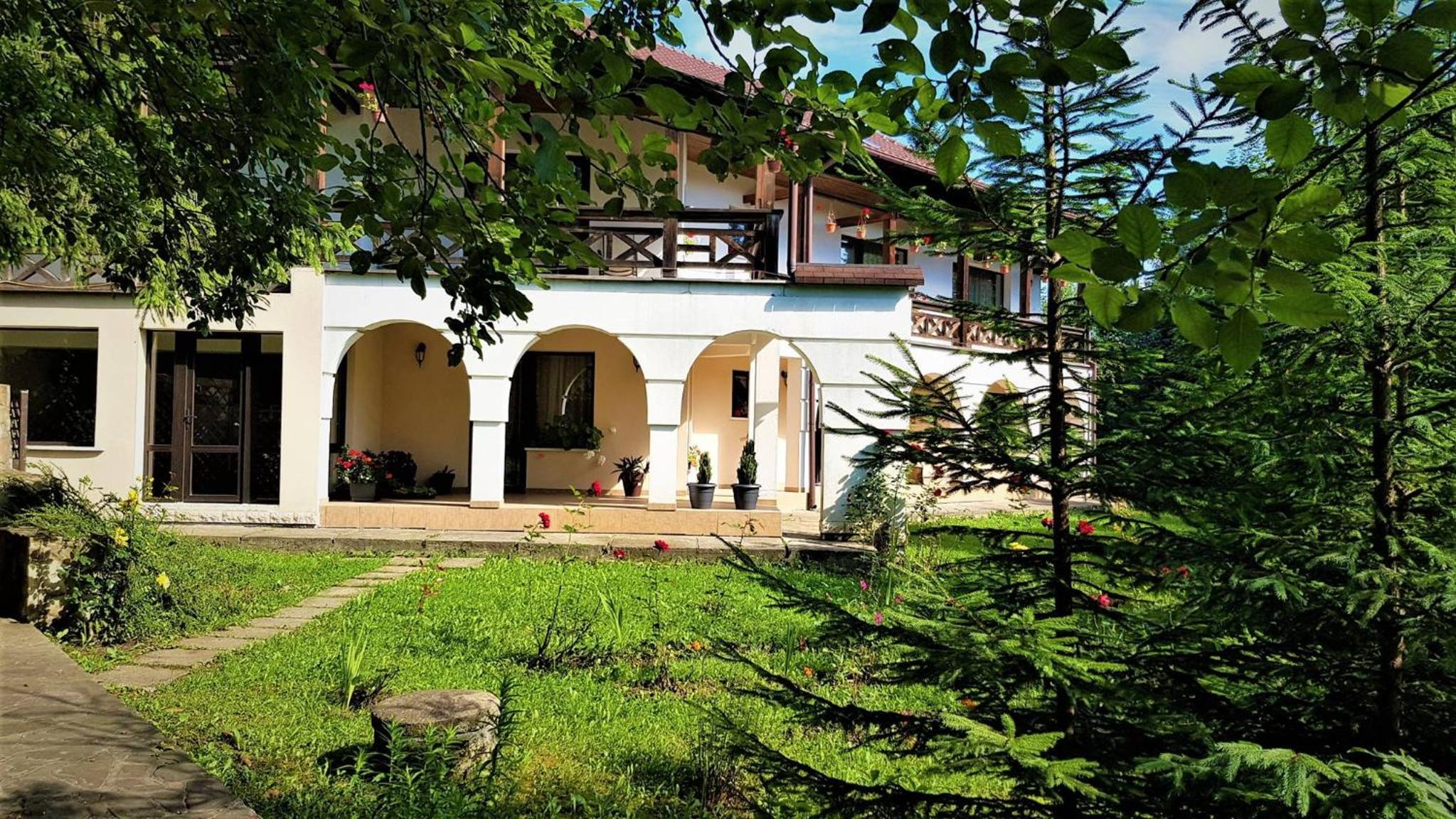Villa photo 2