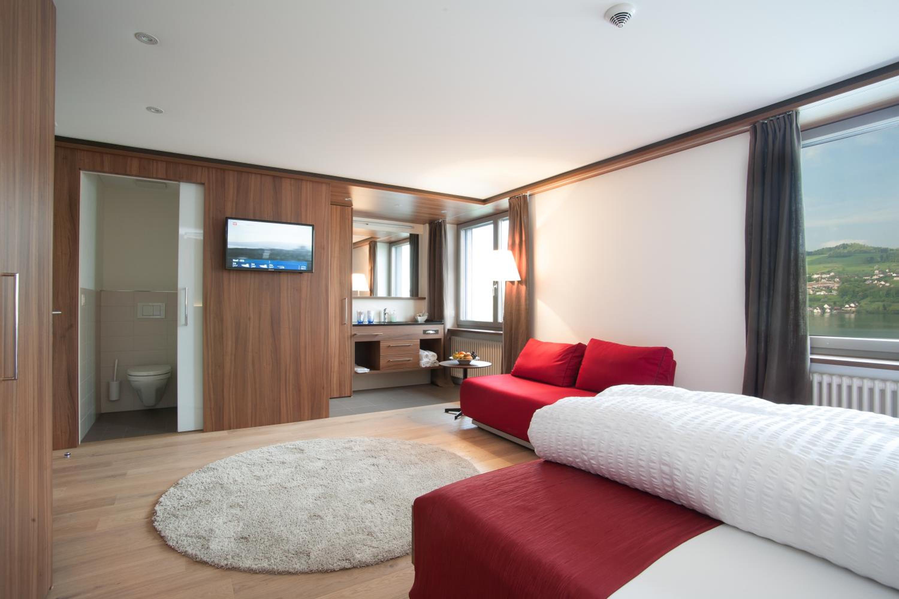 Twin Room with Lake View - Photo 16