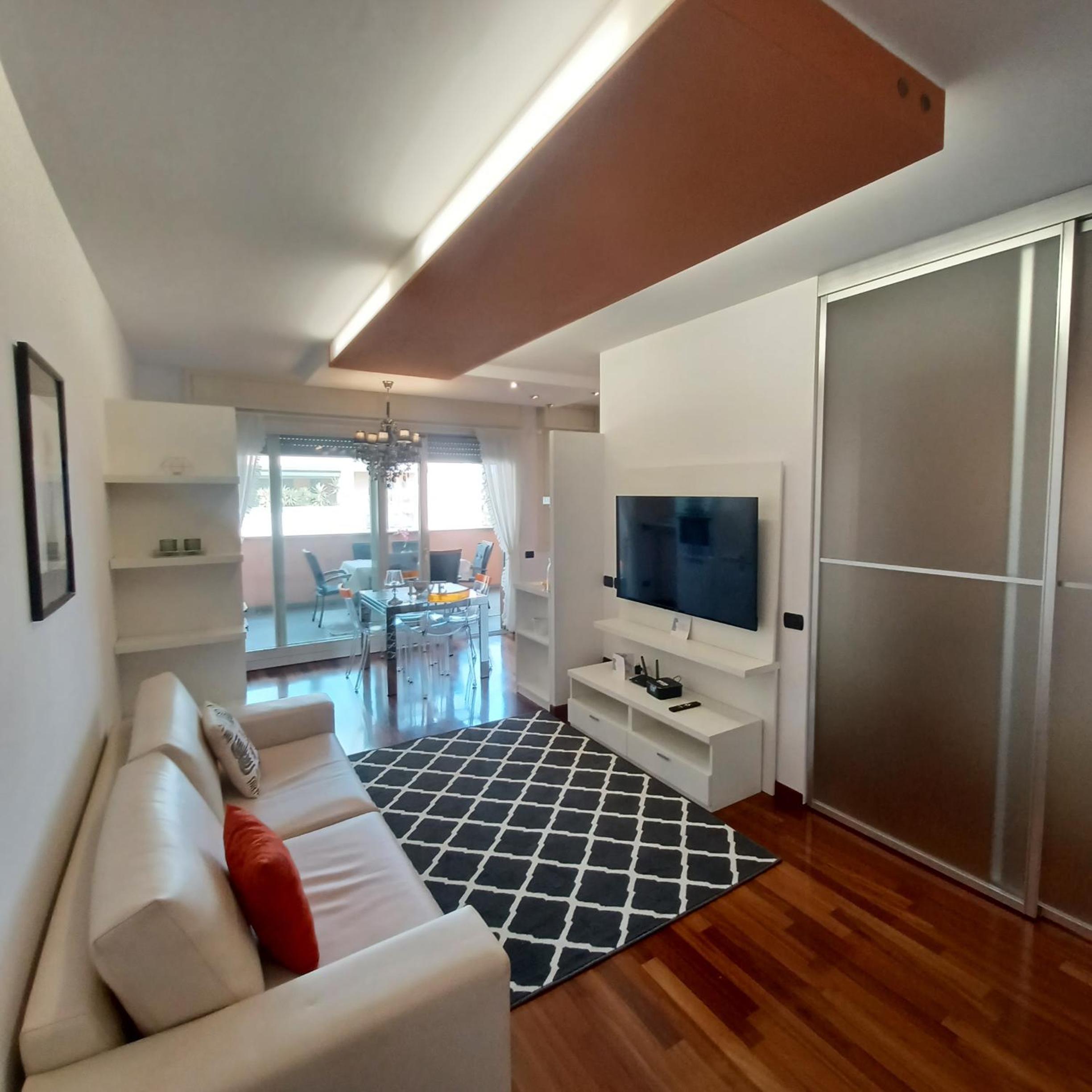 One-Bedroom Apartment with Lake View photo 1