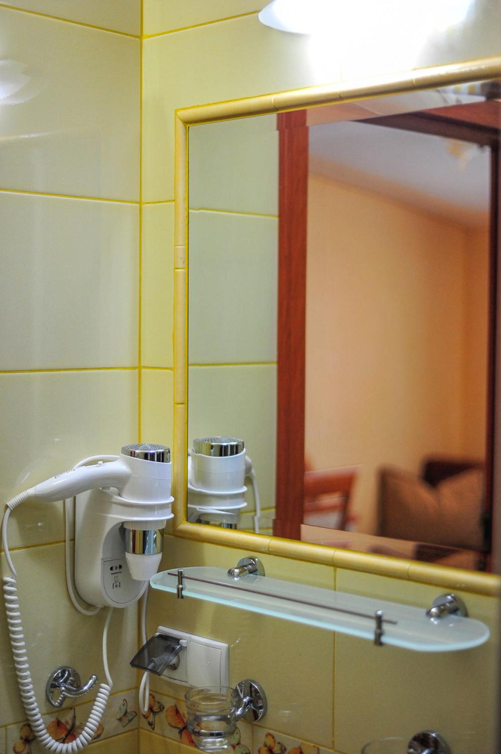 Double or Twin Room with Balcony photo 2