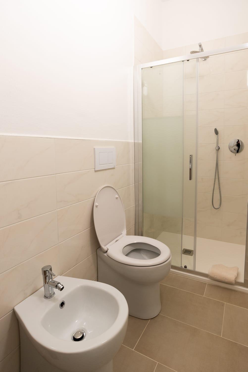 Single Room with Private Bathroom photo 2